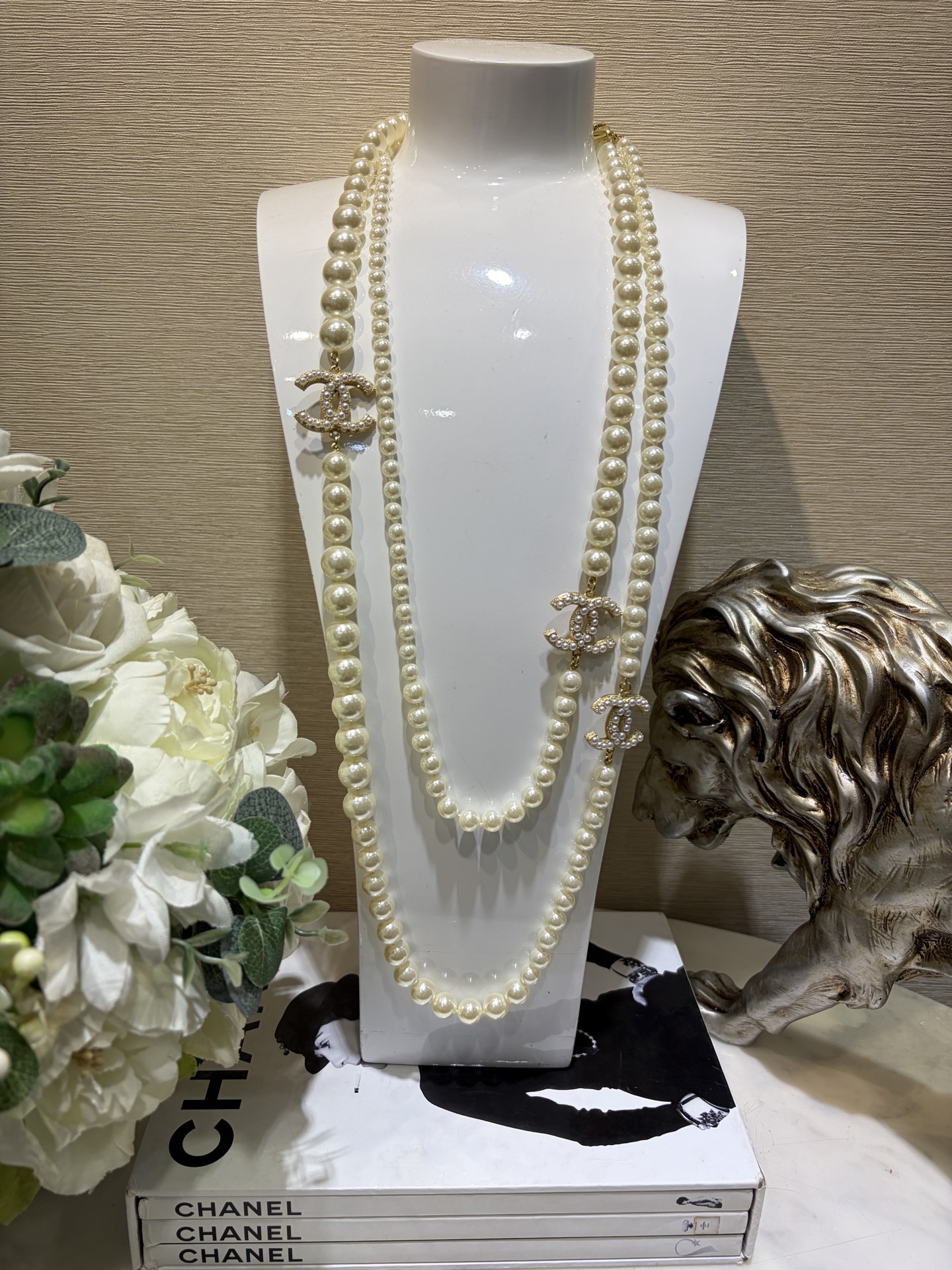 NO:635957,88520, today’s new product classic rebate Anniversary double C double-layered pearl sweater chain Two circles of pearl chain, one long and one short, are very effective. Bai Fumei’s daily matching temperament is standard with zp consistent brass material customized pearls Hot sweater chain, sweaters, Cardia high-end jewelry1986090988520,今日新品经典返单 周年纪念款双C双层珍珠毛衣链 一长一短的两圈珍珠链条效果很出片 白富美日常搭配气质加分标配 zp一致黄铜材质定制珍珠 爆款毛衣链,,sweaters,卡迪亚高端饰品,Jewelry