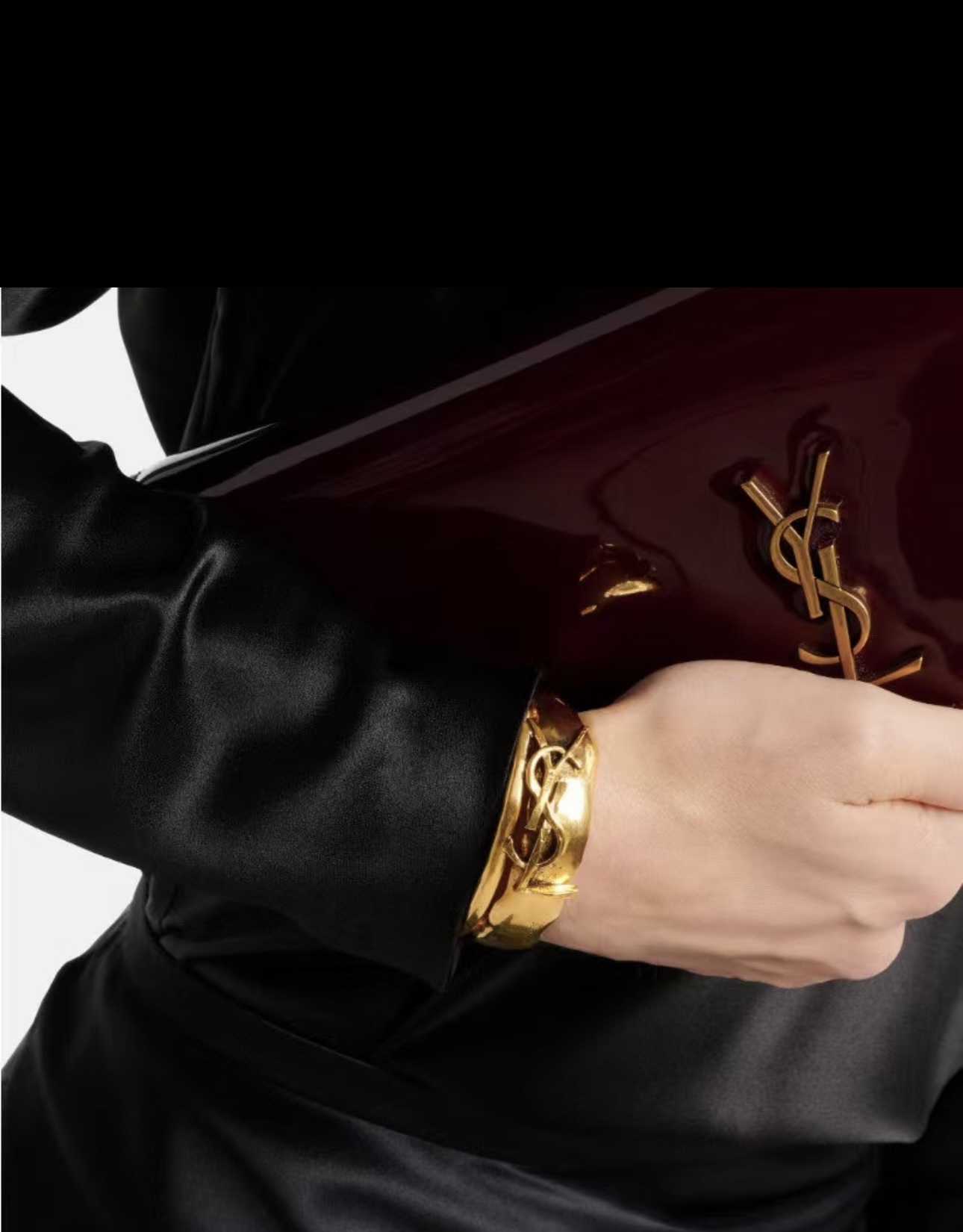 NO:647631,Today's new product open bracelet ysl's new retro gold letter open wide double-layer bracelet. The golden antique copper slightly distressed hammer pattern is very textured. The classic letter logo is very recognizable. The big gold bracelet is so popular, and the effect is very high-end. The same brass material as yb, lava craftsmanship, saint laurent, bracelet, Cartier high-end jewelry19860909今日新品开口手镯 ysl新款复古金字母开口宽版双层手镯 金色古铜微做旧工艺锤纹很有质感 经典字母logo非常有辨识度 大金手镯太火爆了,上手效果非常高级 yb一样黄铜材质,熔岩工艺,,saint laurent,bracelet,卡迪亚高端饰品,Jewelry