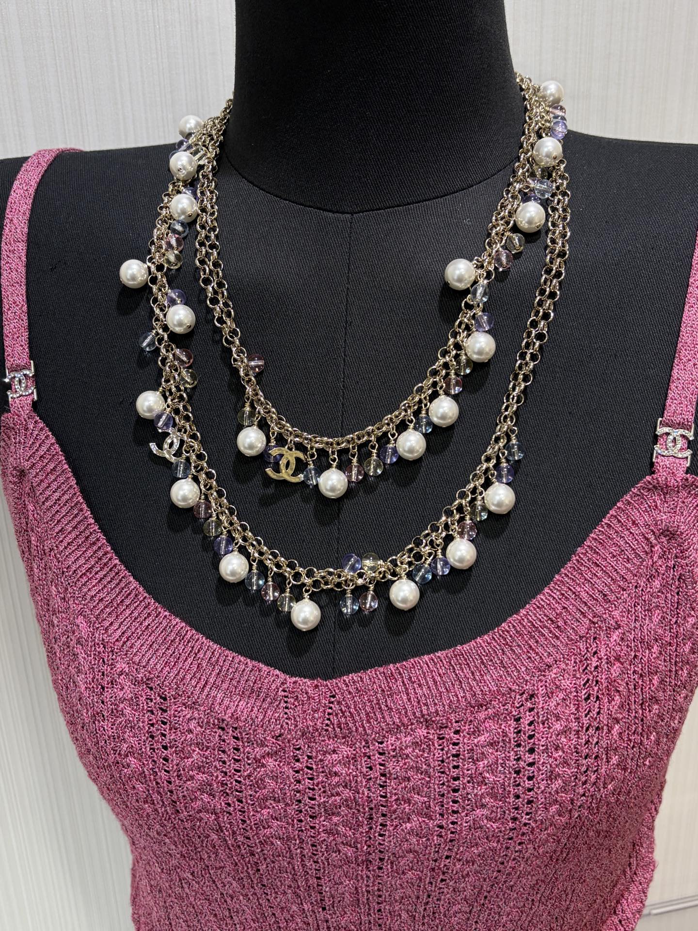 NO:647620,88360 Today's new sweater chain * 26C new color crystal pearl double C sweater chain. Stunning beauty at first glance. The color really makes you feel happy. The chain is decorated with pearls and colorful crystal beads. The length can be adjusted arbitrarily and can be worn as a waist chain. The same brass material as yb. Customized crystal. Acrylic, sweaters, Cardia high-end jewelry.1986090988360今日新品毛衣链 * 26C新款彩色水晶珍珠双C毛衣链 一眼惊艳的美貌 彩色真的让人心情愉悦 链条点缀满珍珠彩色水晶串珠 长度可任意调节 还可以当腰链佩戴哦 yb一样黄铜材质 定制水晶 亚克力,,sweaters,卡迪亚高端饰品,Jewelry