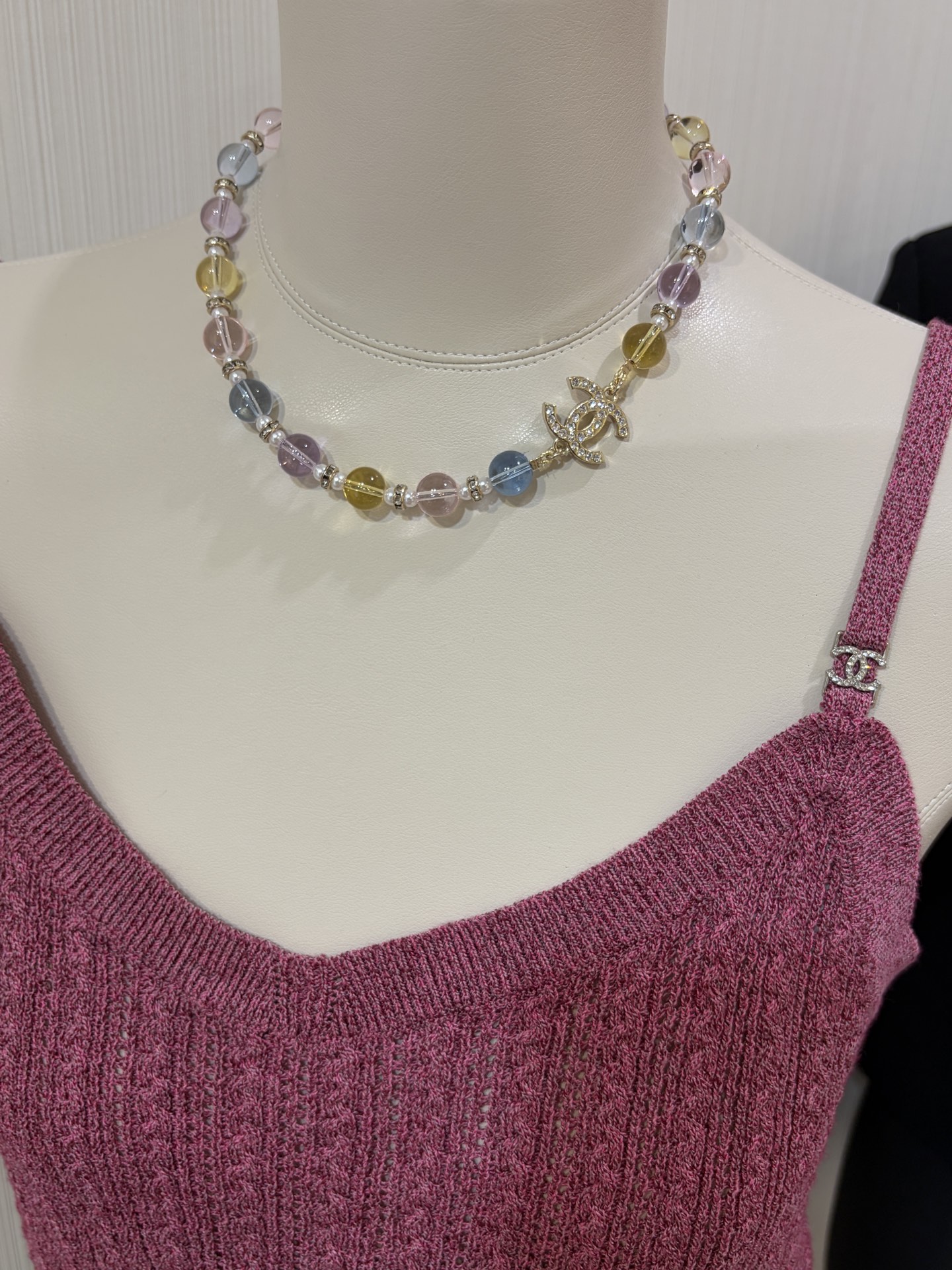 NO:688811,88260, Today's new product short necklace * 26C new color crystal full diamond double C beaded necklace. Stunning beauty at first glance. The color really makes you feel happy. The crystal beads are clear and cute. The best version with the same brass material as yb. Customized acrylic, Swarovski crystal. Necklace with packaging box. Top version of the highest quality, necklace, Cartier high-end jewelry.1986090988260,今日新品短款项链 * 26C新款彩色水晶满钻双C串珠项链 一眼惊艳的美貌 彩色真的让人心情愉悦 水晶串珠清透又可爱做工最好的版本 yb一样黄铜材质 定制亚克力 施华洛水晶 项链带包装盒 顶级版本最高品质,,necklace,卡迪亚高端饰品,Jewelry