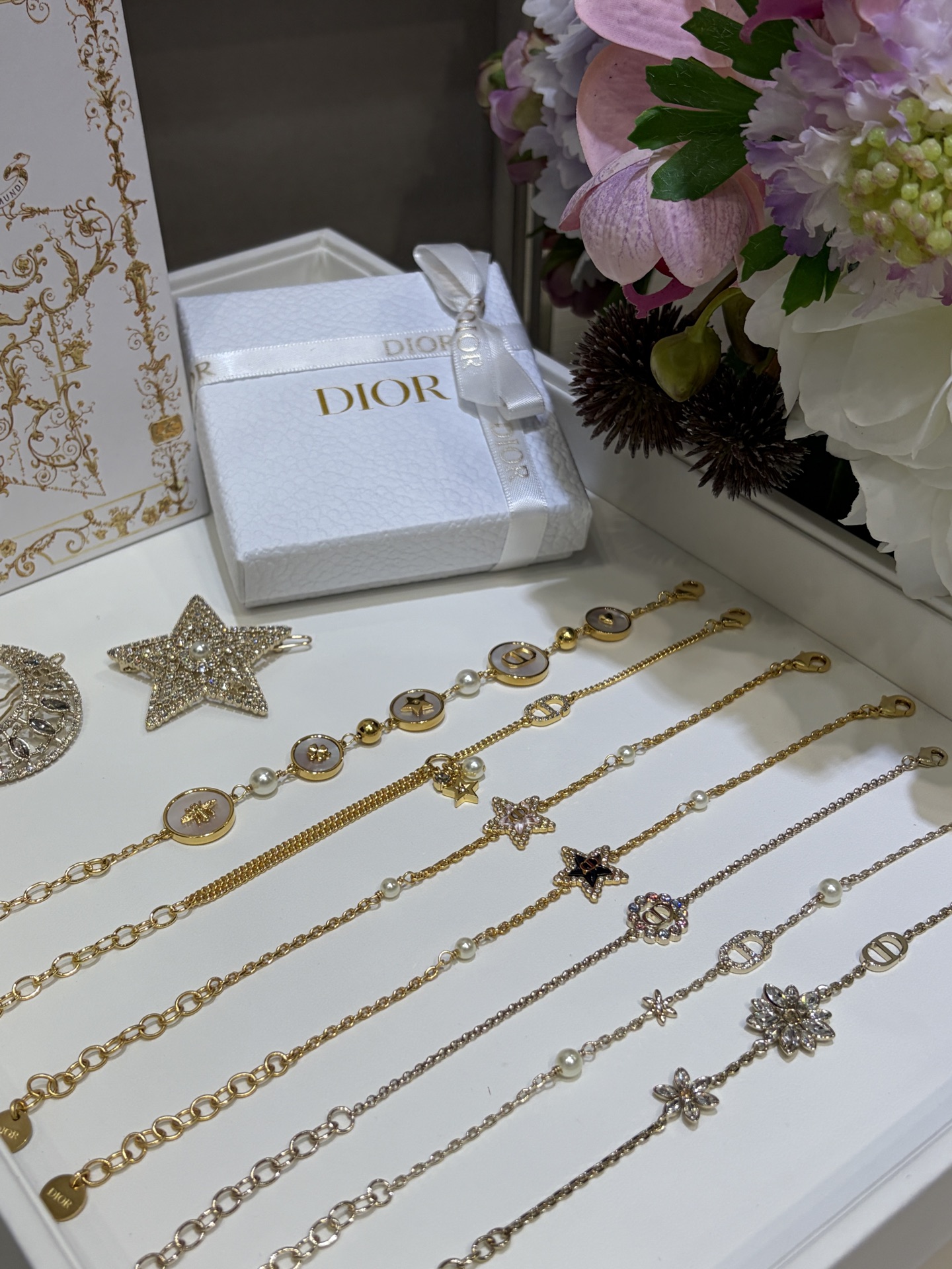 NO:710712,A collection of real photos of the latest bracelets. When you put on the bracelet, you will feel rich and rich as soon as you reach out. The price-performance ratio is directly improved. Spend a small amount of money to achieve big things, bracelet, Cartier high-end jewelry.19860909最新款手链合集实拍 戴上手链 一伸手就是富贵千金感 性价比直接拉满 花小钱办大事,,bracelet,卡迪亚高端饰品,Jewelry