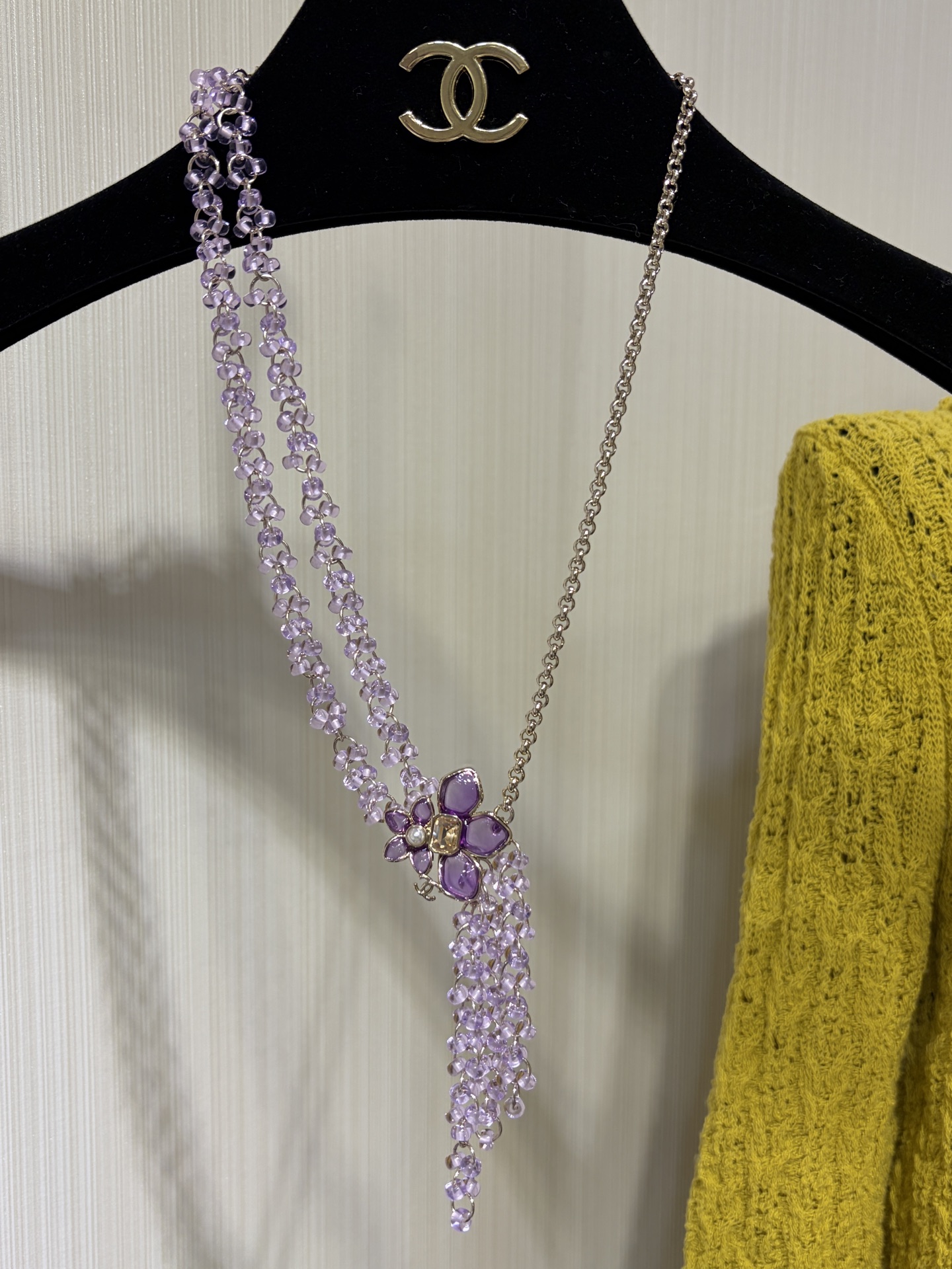 NO:741570,The most beautiful fairy model arrived today * 26C new double C light purple beaded asymmetrical flower necklace. The asymmetrical chain design with flower tassels is really beautiful. Stunning beauty at a glance. The light purple crystal is so smart. The breath of spring is coming. The noble temperament is completely irresistible. The same brass material as yb. Customized resin. Necklace with packaging box, necklace, Cartier high-end jewelry19860909今日到货绝美仙女款 * 26C新款双C浅紫色串珠不对称花朵项链 不对称链条设计花朵流苏真的巨好看 一眼惊艳的美貌 浅紫色水晶太灵动啦 春天气息扑面而来 高贵气质完全无法拒绝 yb一样黄铜材质 定制树脂 项链带包装盒,,necklace,卡迪亚高端饰品,Jewelry