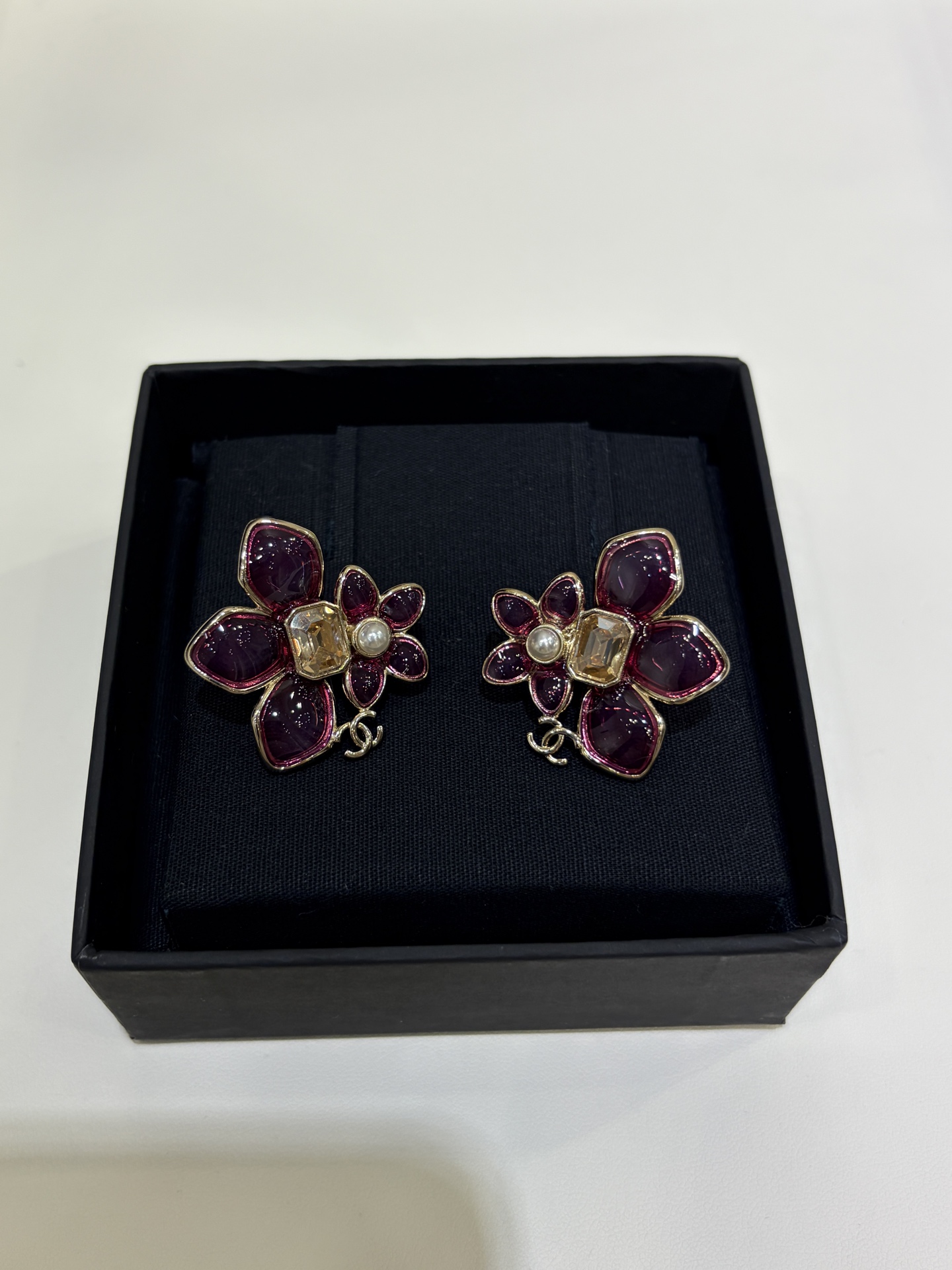 NO:714468,Today's new fairy earrings * 26C new double C pink asymmetric flower earrings. The large and small stitching pink asymmetrical flowers are so special. The breath of spring is coming. It is very smart and elegant to wear on the upper body. The same brass material as yb. Customized resin, Cartier high-end jewelry19860909今日新品仙女耳钉 * 26C新款双C粉色不对称花朵耳钉 大小拼接粉色不对称花朵太特别啦 春天气息扑面而来 佩戴上身很灵动优雅 yb一样黄铜材质 定制树脂,,卡迪亚高端饰品,Jewelry