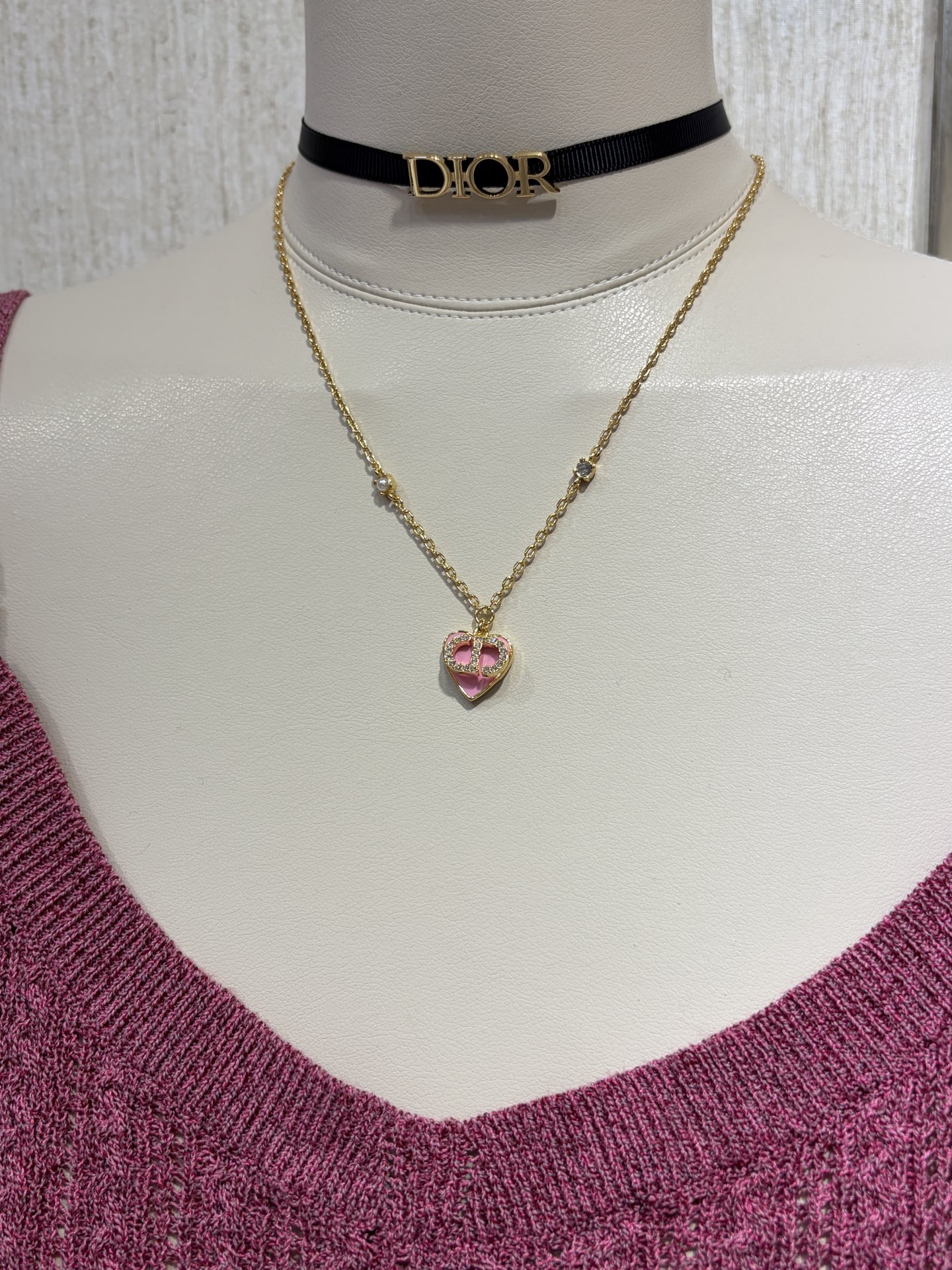 NO:720660,88180, Today’s new product is Jaden’s same necklace * 26 years new pink enamel love gold full diamond CD necklace. Girly cherry blossom pink love classic CD. It is exactly like the sweetheart princess. The upper body is super beautiful. The same brass material as yb. Swarovski crystal. Enamel craftsmanship. The top version is popular, necklace, Cartier high-end jewelry.1986090988180,今日新品jaden同款项链 * 26年新款粉色珐琅爱心金色满钻CD项链 少女感十足的樱花粉色爱心经典CD 完全就是甜心公主单品上身超好看 yb一样黄铜材质 施华洛水晶 珐琅工艺 顶级版本爆款,,necklace,卡迪亚高端饰品,Jewelry