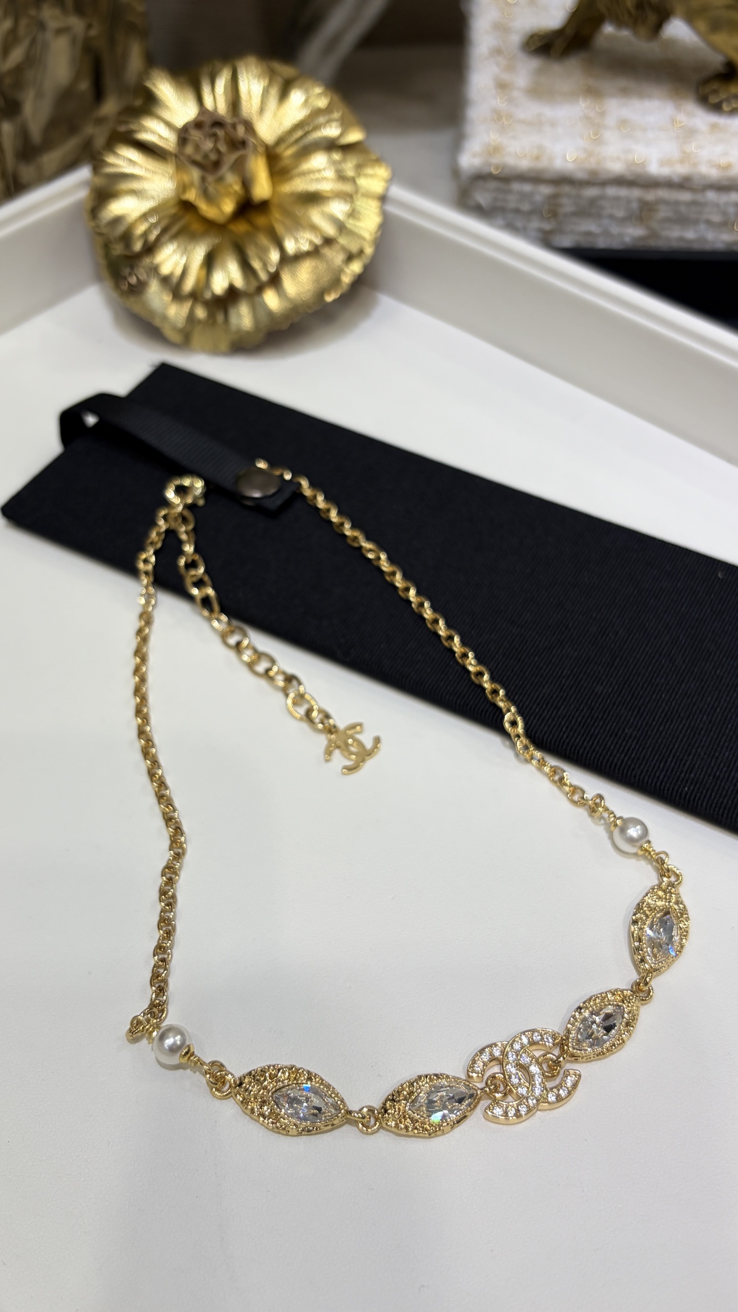 NO:754755,88230 Swarovski crystal * 26C new gold full diamond double C water drop marquise choker necklace. The gilt texture is amazing and has a retro vintage taste. The large Swarovski crystal is super shiny and gorgeous. It is made of the same brass material as yb. Swarovski diamonds. Customized pearls. Top version, necklace, Cartier high-end jewelry.1986090988230施华洛水晶 * 26C新款金色满钻双C水滴马眼钻choker项链 鎏金质感太绝了 很有复古vintage的味道 大块施华洛水晶超级闪美得很华丽耀眼 yb一样黄铜材质 施华洛钻 定制珍珠 顶级版本,,necklace,卡迪亚高端饰品,Jewelry