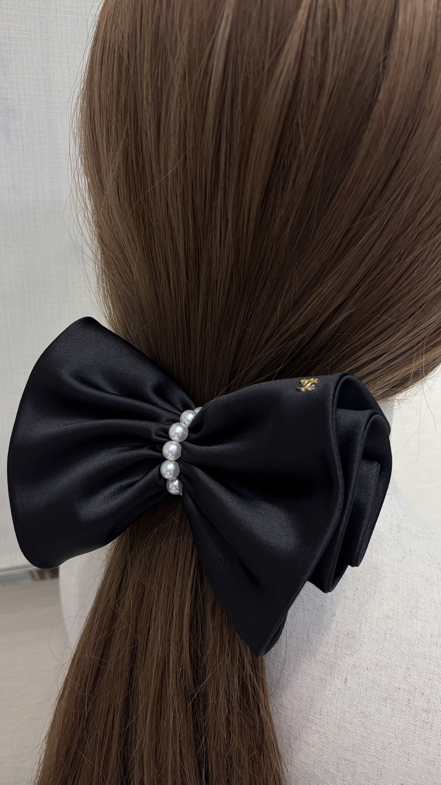 NO:816278,88180, hair clips arrived today * New double C logo black bow medieval hair clip, pearl black satin bow, very cute and elegant style, very attractive, clipped on the back of the head, full of atmosphere, no resistance to the black bow, great match with hair clips, hairpins, Cartier high-end jewelry1986090988180,今日到货发夹 * 新款双C徽标黑色蝴蝶结中古发夹 珍珠黑色缎面蝴蝶结 版型很乖巧优雅 非常耐看 夹在后脑勺氛围感满满 对黑色蝴蝶结没有抵抗力 巨好搭配 发夹发卡,,hairpins,卡迪亚高端饰品,Jewelry