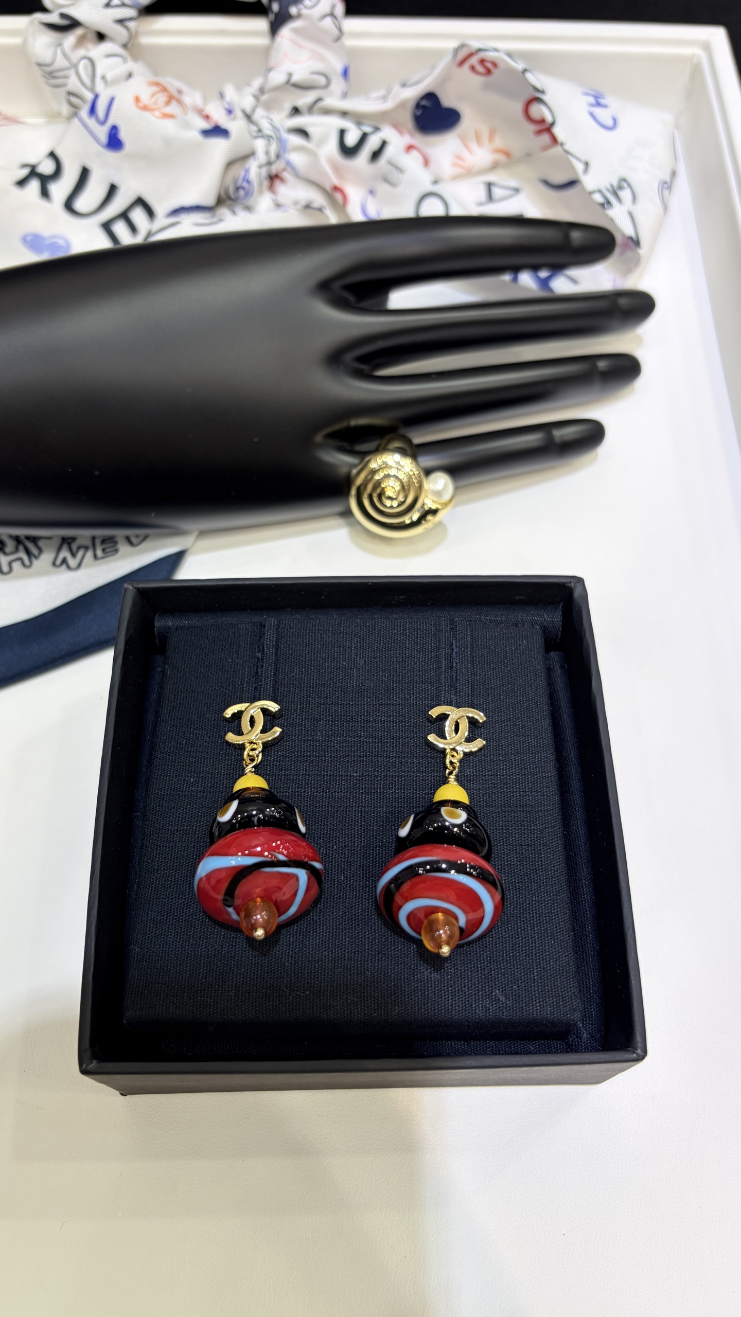 NO:881256,Today's new product is the same style as Xin Zhilei * 26M Summer Ocean Series new gold double C colorful bead earrings. The ocean bohemian resort style upper body is so charming. The combination of painted beads is full of narrative and wild beauty. The ocean series is very relaxed, and the resort style makes people feel happy. Consistent brass material, acrylic accessories, coco beach earrings, earrings, Cardia high-end jewelry19860909今日新品辛芷蕾同款 * 26M夏日海洋系列新款金色双C彩色珠子耳钉 海洋波西米亚度假风格上身太有韵味了 彩绘串珠的搭配充满叙事感和野性美 海洋系列很松弛,度假风让人心情愉悦 z一致黄铜材质 亚克力配件 coco beach耳环,,earrings,卡迪亚高端饰品,Jewelry