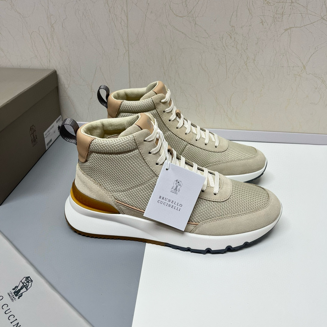 NO:588912,Brunello Cucinelli (BC for short) is the world's top luxury brand from Italy. It is known as the 'King of Cashmere' and 'the real luxury goods in the clothing industry' for low-key luxury. Many people know that cashmere Cashmere is top-notch, expensive, can't be taken off once worn, and is easy to match with other clothes. No one knows how to design top-grade cashmere fabrics into a 'low-key luxury' style than B.C.  This BC high-top men's shoe is carefully designed, with impeccable material selection, color matching, and last structure. The upper fabric is made of jacquard nylon fabric, which is not easy to deform and pollute, and is paired with high-mercerized elk leather.  The inner lining is white benzene-dyed special calfskin with a 0.5mm circular punching design. The foot pads are made of high-elastic foam and are aligned with the calfskin lining. They are comfortable, breathable and non-stuffy, and do not fade or slip. The environmentally friendly and harmless TPU+PU outsole is integrated, clean and does not need to be opened. The texture is overwhelming. Visible luxury. Khaki color. Leather shoe size: 39/40/41/42/43/44. Original box packaging with shoe storage bag.  Welcome to order,,brunello cucinelli,cowhide19860909Brunello Cucinelli(简称BC)来自意大利的世界顶级奢侈品牌,被誉为低调奢华的 “山羊绒之王” 和 “服装界真正的奢侈品”.很多人都知道羊绒Cashmere顶级、昂贵,一穿就脱不下来,还很容易和其他衣服相互搭配,没有比B.C这个品牌更懂得把顶级的羊绒面料设计出一种 “低调的奢华” 的风格. 此款BC高帮男鞋更是精心设计,从材料选用,颜色搭配,楦型结构都无可挑剔.鞋面布料选用提花工艺尼龙布,不易变形污染 搭配高丝光麋皮 内里是本白色苯染专用小牛皮+0.5mm圆形冲孔设计,脚垫高弹发泡与牛里对贴,上脚舒服透气不闷脚,不掉色,不打滑,环保无害TPU+PU大底一体成型,干净不开胶.质感爆棚 看得见的奢华 卡其色 皮鞋码数:39/40/41/42/43/44 原盒包装 配鞋履收纳袋 欢迎订购,,brunello cucinelli,cowhide,Men's shoes