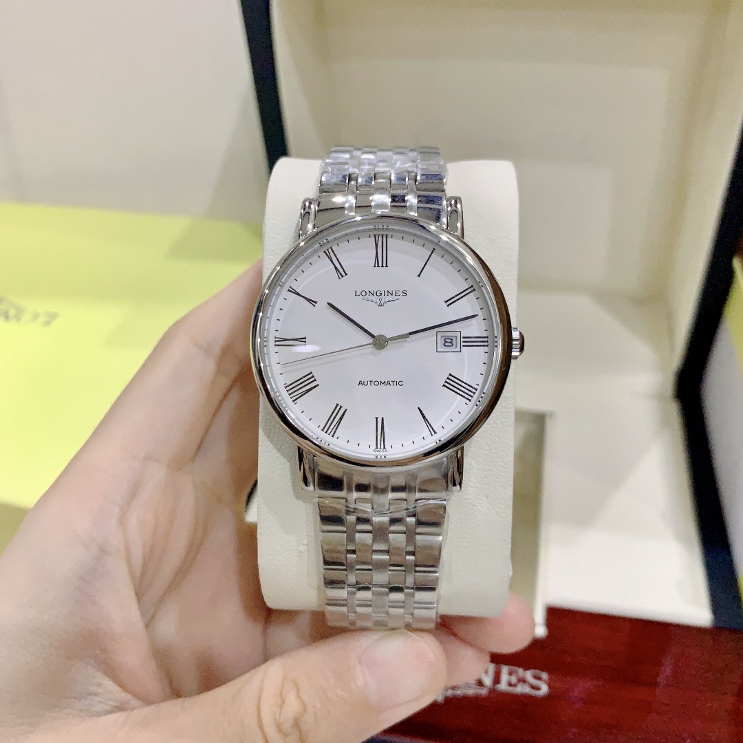 P450
【简洁干练 优雅随性】——2024爆款来袭🔥🔥博雅系列男士西铁城机械腕表 
【机芯】 全新日本原装西铁城8215机芯 动力储备强劲，同级唯一极致发挥原装 
【表壳】316精钢表壳 顶级拉丝纹理清晰细腻，搭配仿机、高端具备的防刮蓝宝石玻璃镜面 
【表带】独家订制原版小牛皮表带或316精钢表链配原装同步三折式表扣