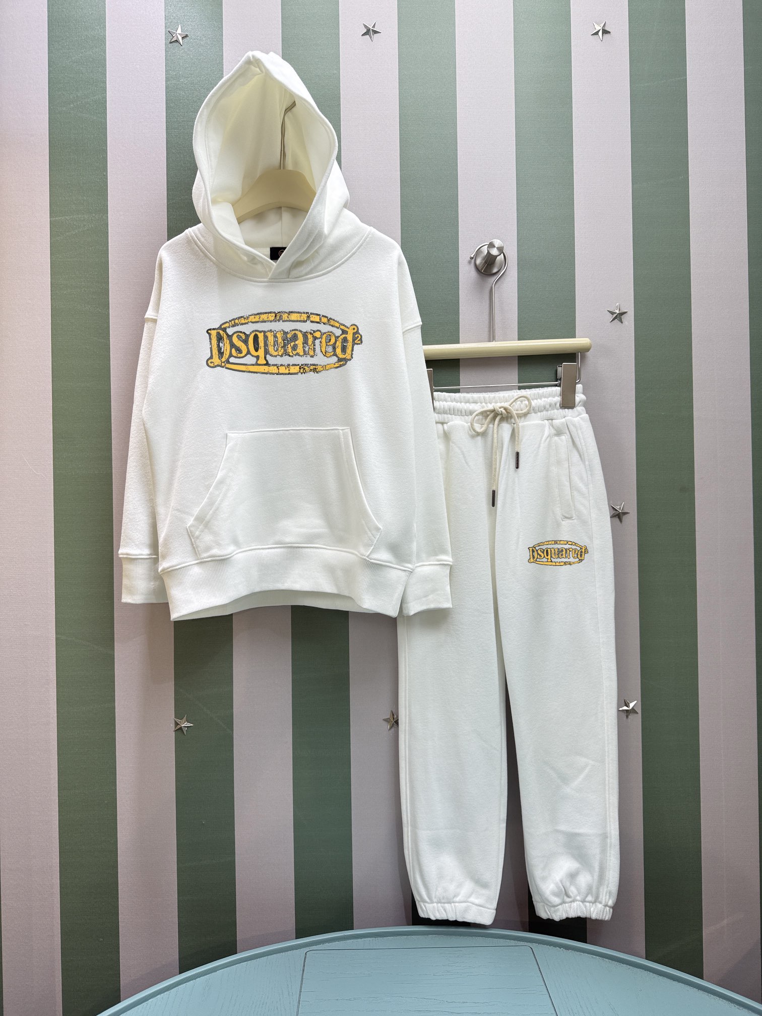 2025 AW DSQ D’s Children’s Hoodie Suit with Unique Design and High Quality Fabric - 图片 2