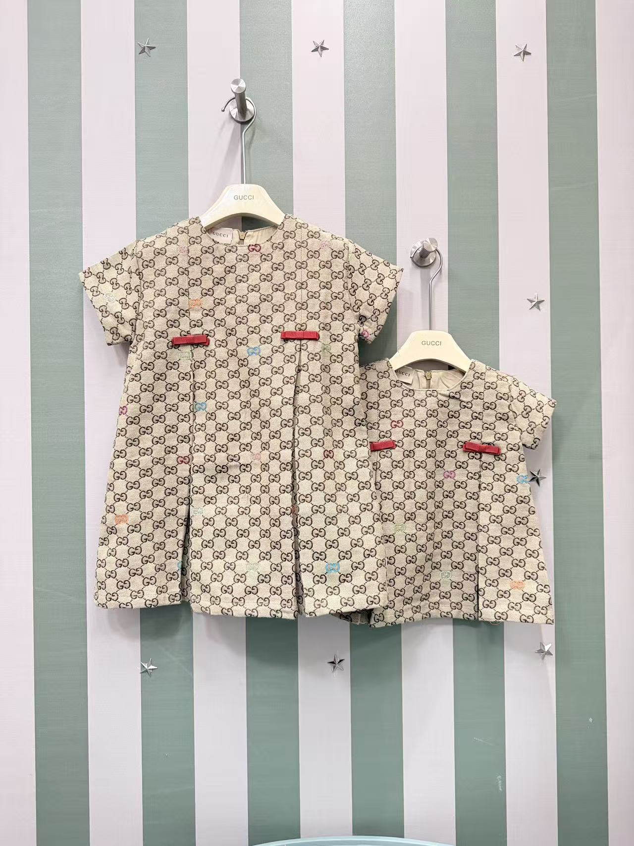 Precio de volumen @185 sin descuento～ Tallas: 3-6M, 6-9M, 9-12M, 12-18M, 18-24M Versión bebé🆕🆕2026SS Vestido de cuell…