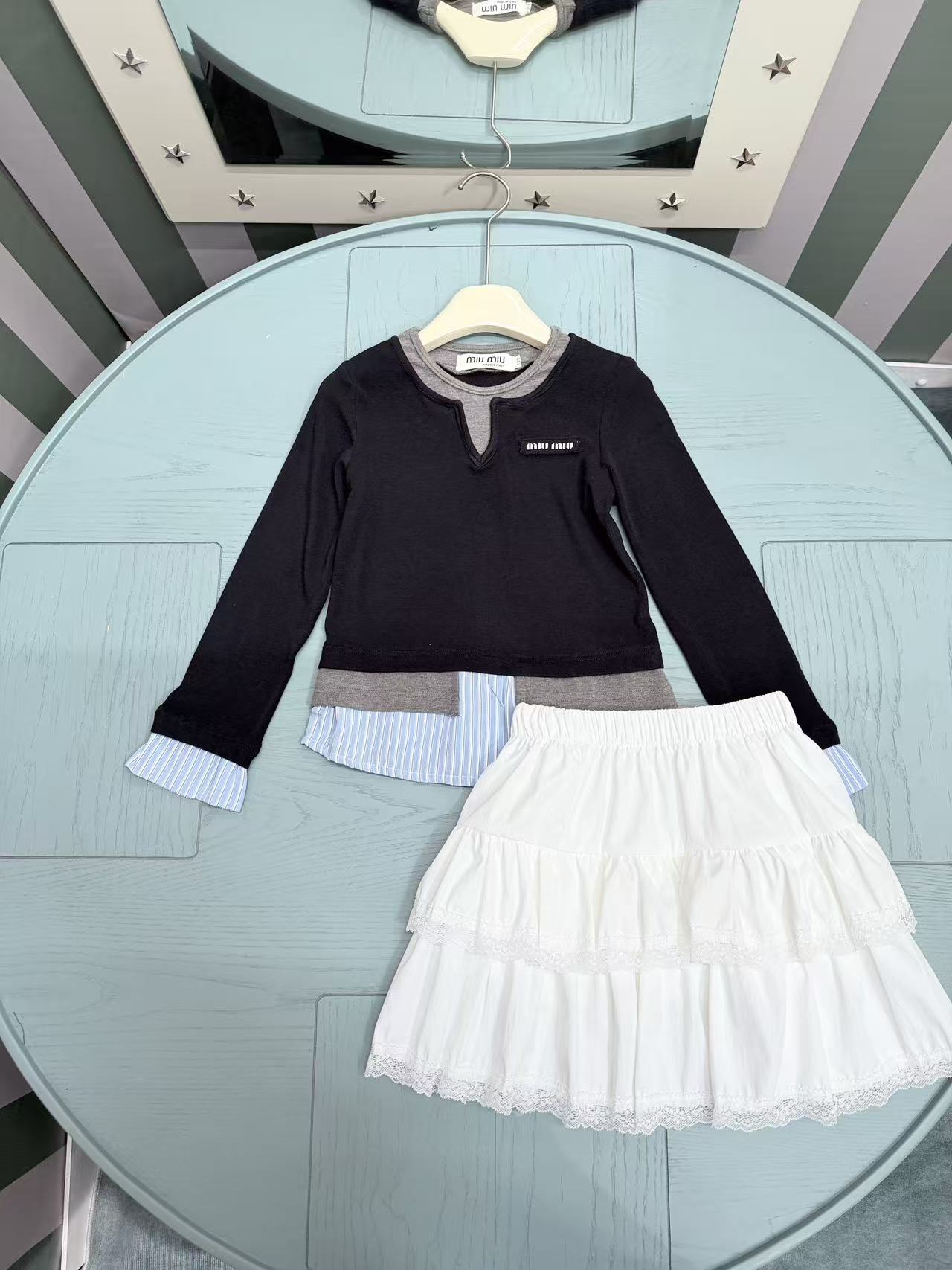 Precio de venta rápida @168 sin descuento 🩵🩵2026SS Nueva temporada de verano de MIU: conjunto de falda para niñas, do…
