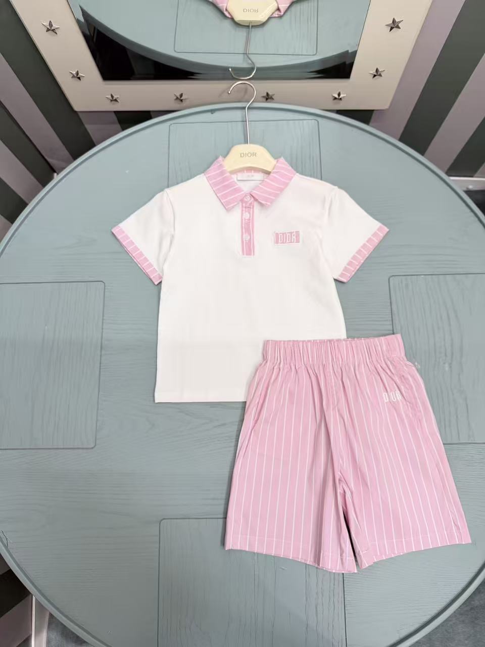 @158 🆕🆕2026SS Nueva temporada de verano: conjunto de dos piezas para niños de la tienda insignia de DR 🩵🩵 Clásico y…