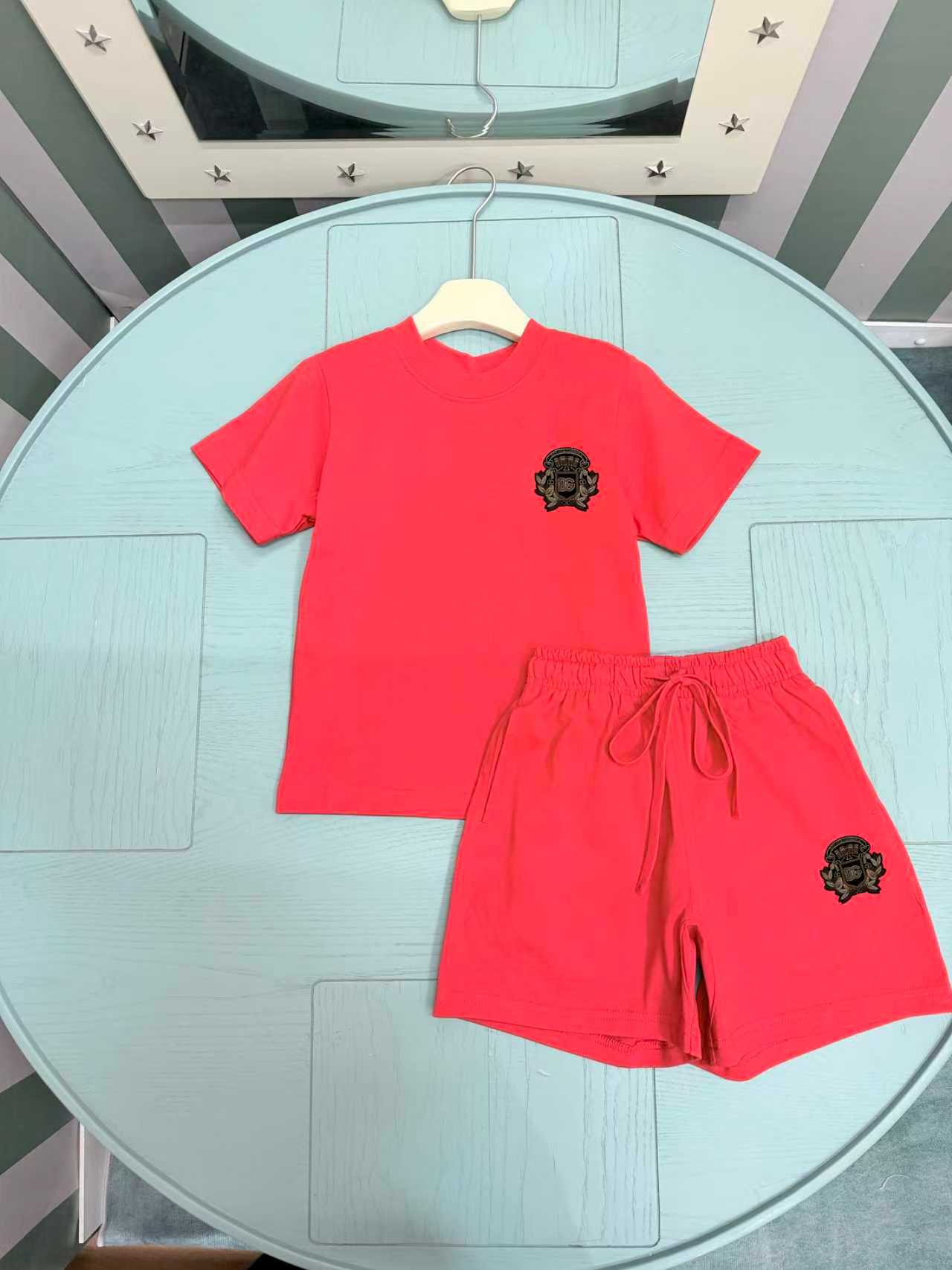 Precio de venta rápida @158 sin descuento ~ 【Gran stock disponible】🆕🆕2026SS✨ Conjunto de dos piezas para niños de la …