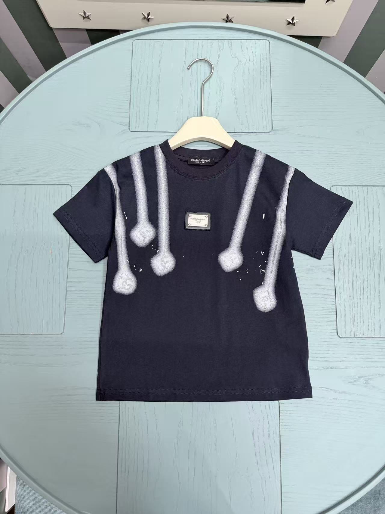NO:769890,Running volume # 2026SS. DG's new summer product, the same round neck short-sleeved children's T-shirt, combed cotton fabric ~ does not pill and does not fade, high quality, worth buying ~ same style for men and women ~ ~ code number - 110-120-130-140-150 (suitable for heights of about 90-145cm) Buy now, clothes, T-shirts, tees, t-shirts,19860909跑量# 2026SS. DG夏季新品同款圆领短袖儿童T恤 ,精梳棉棉面料～不起球不褪色 高品质 值得入手~男女宝同款～～ 码数-110-120-130-140-150码（适合身高90-145cm左右） 立即抢购,衣服,T-shirt,tees，t-shirt,,Children's