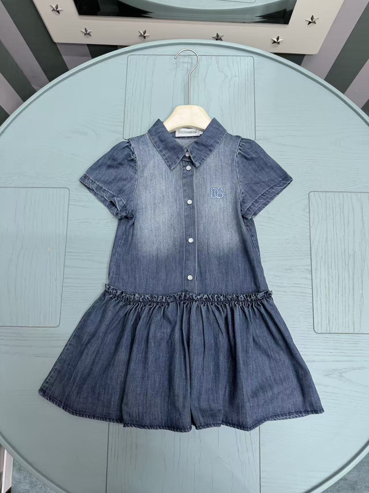 Precio de volumen @195, sin descuento ~ 🆕🆕2026SS Nuevo vestido vaquero de camisa para niños de DG👨‍🌾Producto popula…