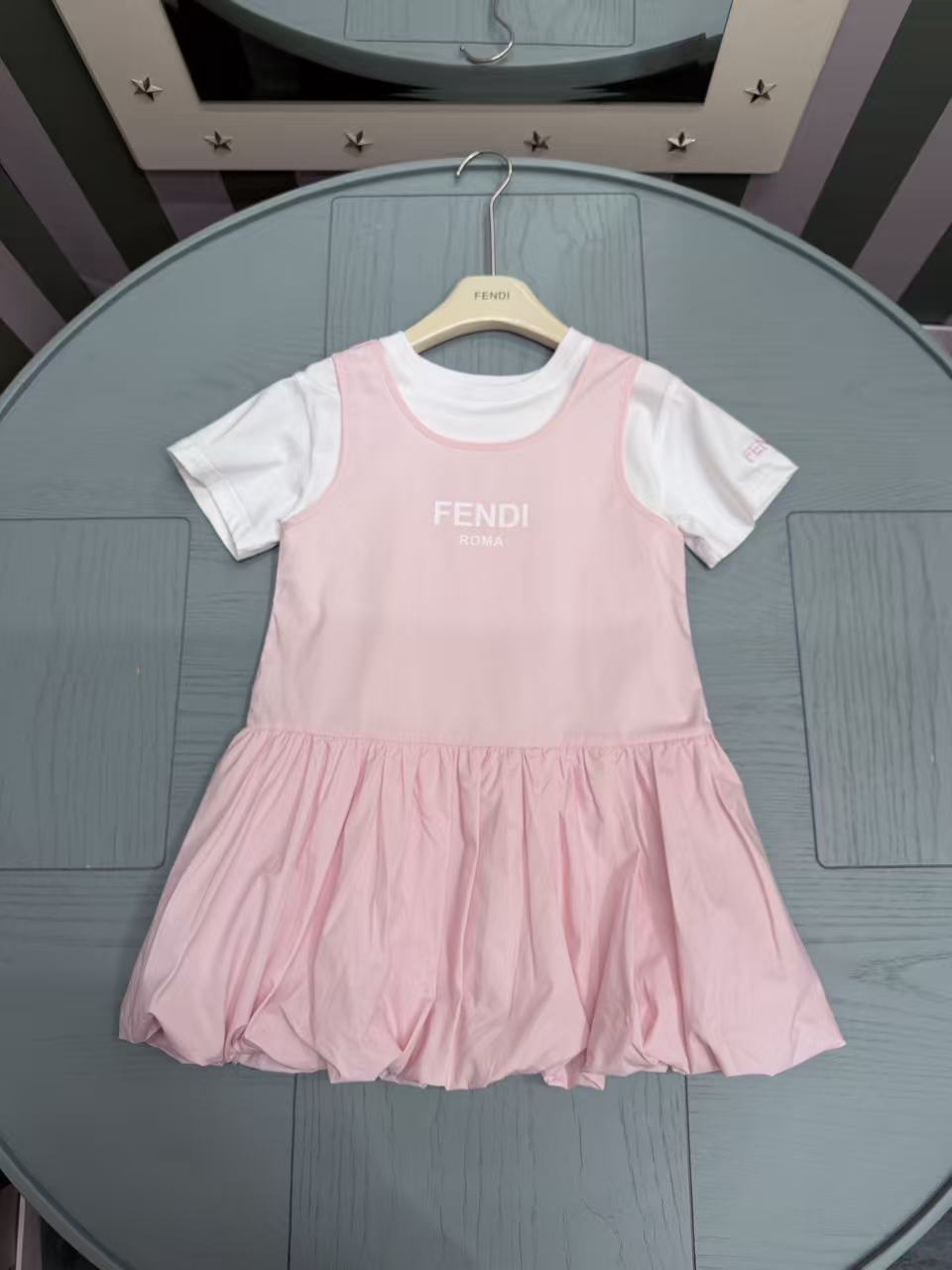Precio de venta @165 sin descuento ~ 【Tres etiquetas completas】2026SS Nuevo estilo de verano, conjunto de falda con tir…
