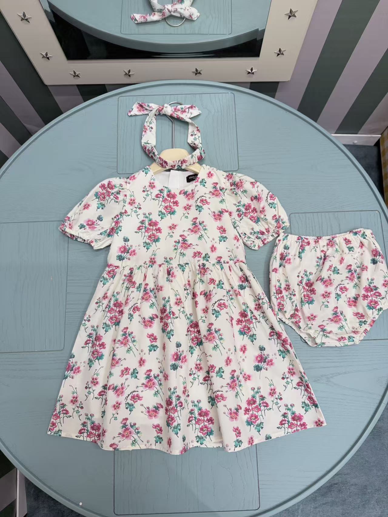 NO:850312,Running price, size 60-70-80-90---size (suitable for 6 months to 6 years old) Baby style ~ fabric upgrade 2026 SS new summer style DG original quality [dress + underwear + same style headband] three-piece set made of pure cotton, ♀ soft and comfortable to the touch, classic flower design!  The original replica is high-end. The upper body is very breathable ~ very beautiful ~ and it looks so beautiful when taking pictures. Clothes, skirts,19860909跑量价 码数60-70-80-90---码（适合6个月-6岁） 婴童款～面料升级2026 SS 夏季新款 DG原单品质【连衣裙+内裤+同款发箍】三件套纯棉材质,♀手感柔软舒适经典花朵设计！原版复刻 高端 上身非常透气~非常漂亮～拍照大片感十足太美丽了,衣服,skirts,,Children's