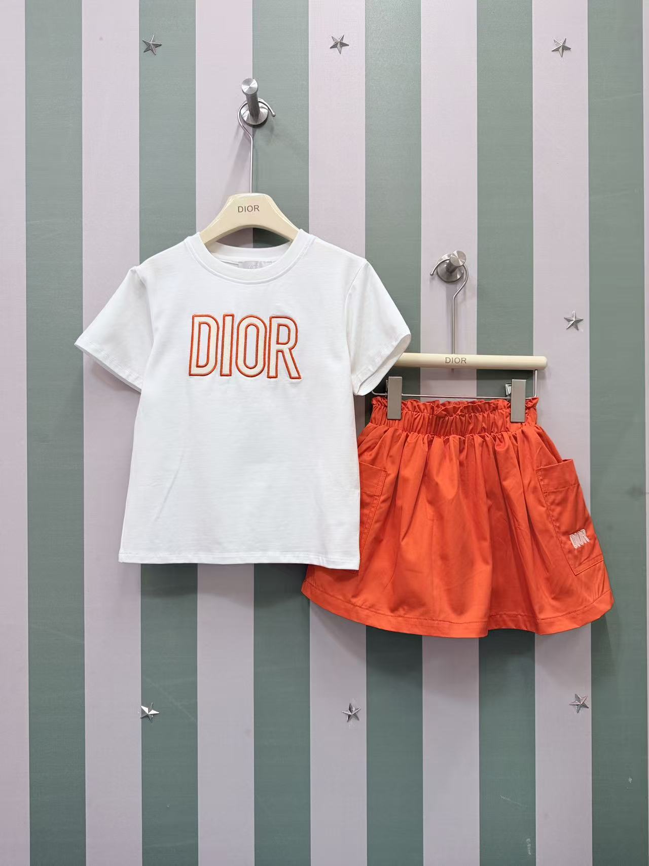 NO:850399,Coding MSD [Three Standards] 2026 SS new summer product DR's high-end children's and girl's skirt (short sleeves + half skirt) customer-supplied fabric feels super good, the color and version are super classic, it looks great, is skin-friendly and will not irritate, and is very soft!  Colors suitable for summer. Sizes---140-150-160 (suitable for heights of about 100-155cm). Buy now, clothes, skirts, T-shirts,19860909编码MSD【三标】2026 SS夏季新品 DR家高端儿童女孩套裙（短袖+半裙）客供面料手感超级好,色彩和版型超级经典 巨好看,亲肤不会扎人,非常柔软！适合夏天的色彩 码数---140-150-160码（适合身高100-155cm左右） 立即抢购,衣服,skirts,T-shirt,,Children's