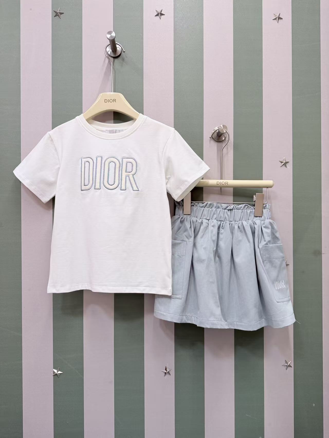 NO:850409,Coding MSD# [Three Standards] 2026 SS new summer product DR's high-end children's and girl's skirt (short sleeves + half skirt) customer-supplied fabric feels super good, the color and version are super classic, it looks great, is skin-friendly and will not irritate, and is very soft!  Colors suitable for summer. Sizes---140-150-160 (suitable for heights of about 100-155cm). Buy now, clothes, skirts, T-shirts,19860909编码MSD#【三标】2026 SS夏季新品 DR家高端儿童女孩套裙（短袖+半裙）客供面料手感超级好,色彩和版型超级经典 巨好看,亲肤不会扎人,非常柔软！适合夏天的色彩 码数---140-150-160码（适合身高100-155cm左右） 立即抢购,衣服,skirts,T-shirt,,Children's
