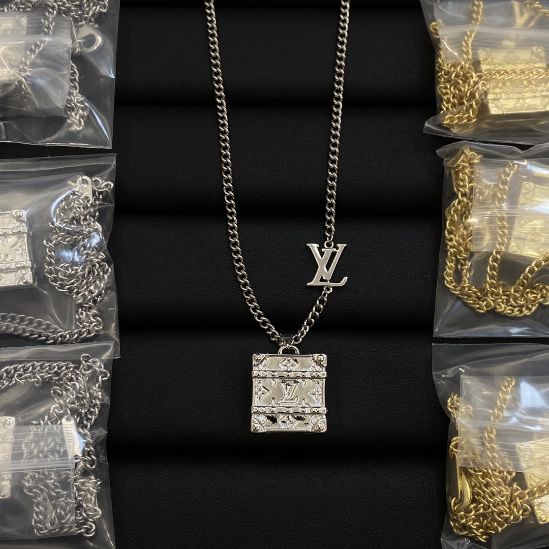 Online
 Louis Vuitton Jewelry Necklaces & Pendants
