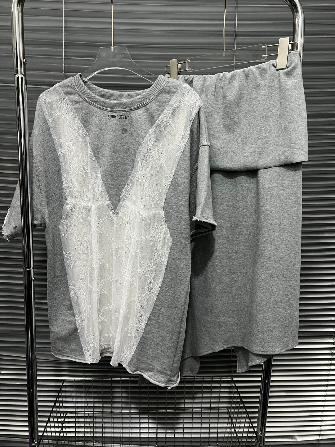 【新款发售】 小众设计潮牌蕾丝卫衣灰色开叉裙套装 高品质T恤pywdws 半裙pywdws SML