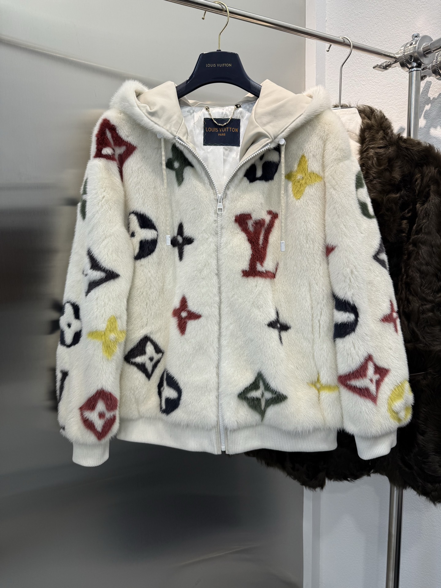 NO:637279,Donkey, couple model, new mink, popular new color, Copenhagen female mink, popular model, the highest quality on the market, color and hair needles are close to the original, easy to save 20 W S-xl, Louis Vuitton-clothing, louis vuitton, louis vuitton, alexander wang19860909驴 情侣款 新品水貂 爆款新颜色 哥本哈根小母貂 爆款 市面最高品质 色泽和毛针都接近原版 轻松为了省下20个W  S-xl,路易威登-服装,louis vuitton,louis vuitton,alexander wang,Women's clothing