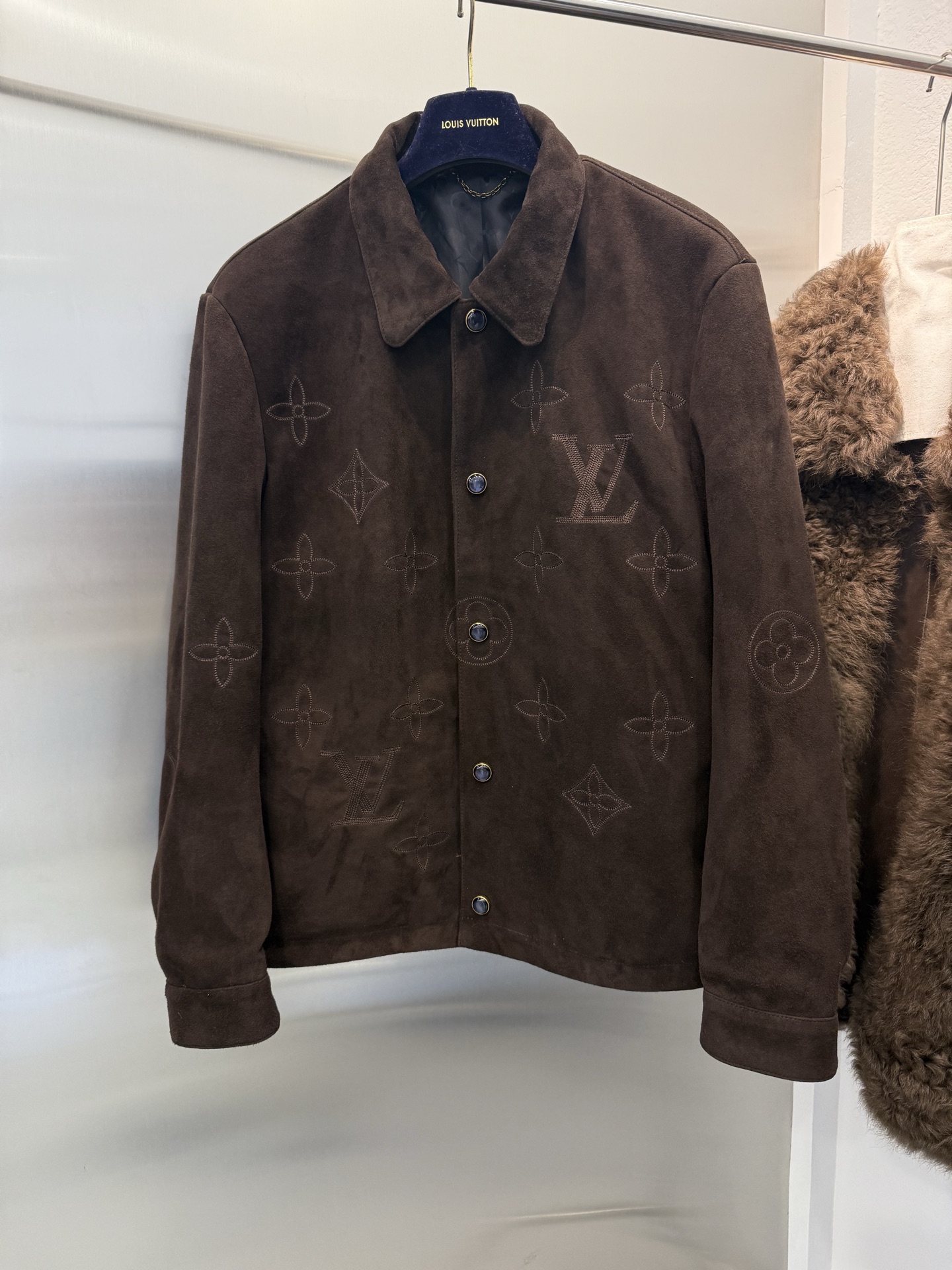 NO:948828,LV details, mixed goat suede custom hardware, Louis Vuitton-clothing, louis vuitton, louis vuitton,19860909LV 细节,混种山羊反绒 定制五金,路易威登-服装,louis vuitton,louis vuitton,,Women's clothing