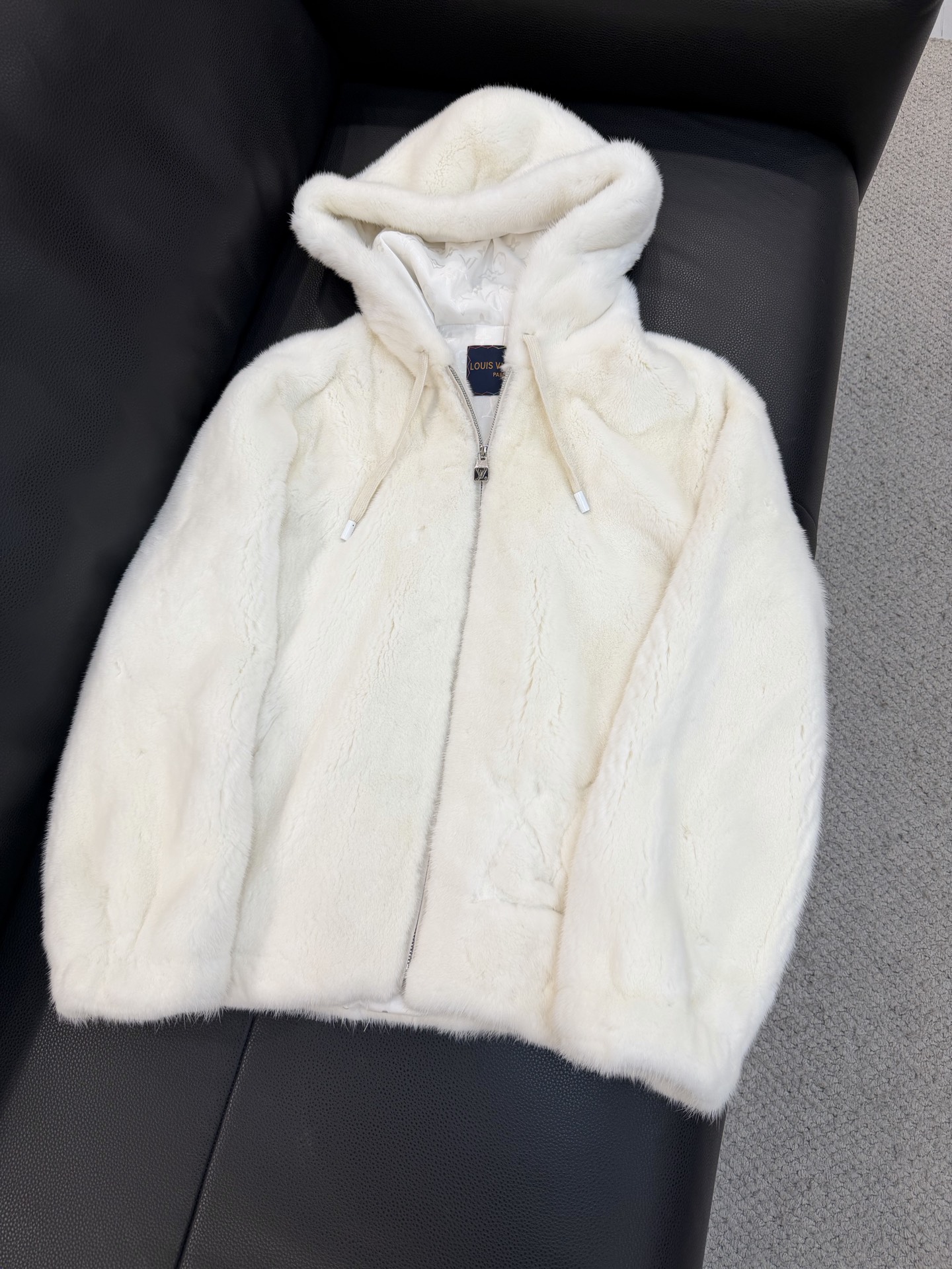 NO:637268,Imported female mink 48-56,Louis Vuitton-clothing,louis vuitton,alexander wang19860909进口的小母貂 48-56,路易威登-服装,louis vuitton,alexander wang,Women's clothing