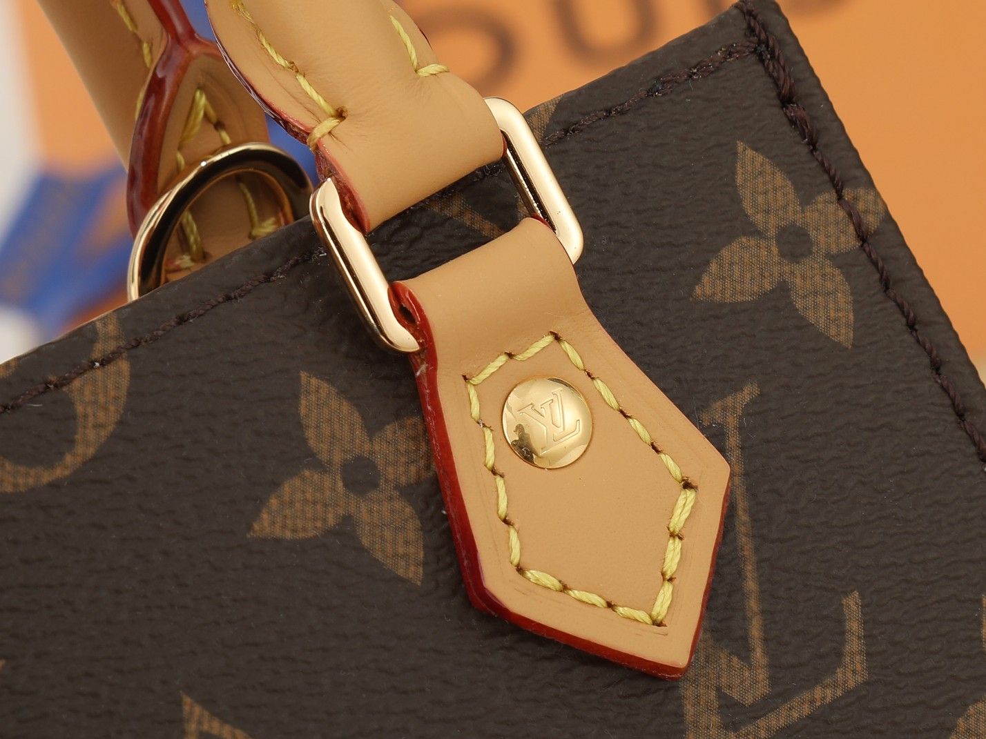 ‼️顶级原单、加强版‼️   Petit Sac Plat 手袋选用 Monogram 帆布，以袖珍尺寸