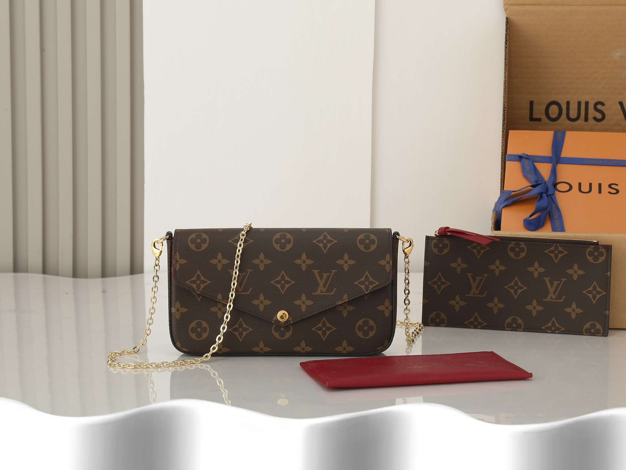 ‼️顶级原单、加强版‼️Monogram 帆布面料制作而成的 Pochette Felicie 手袋优雅