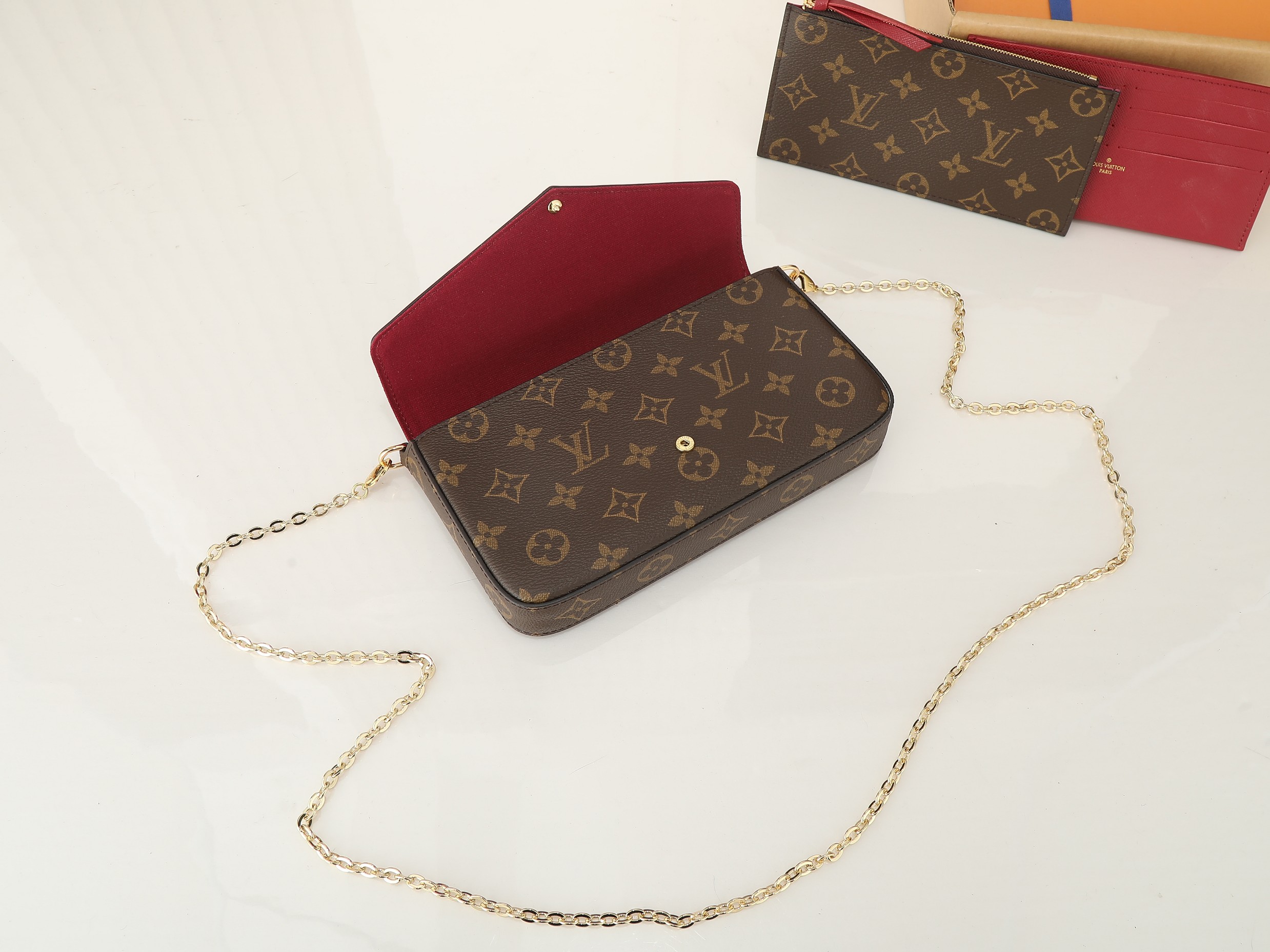 ‼️顶级原单、加强版‼️Monogram 帆布面料制作而成的 Pochette Felicie 手袋优雅