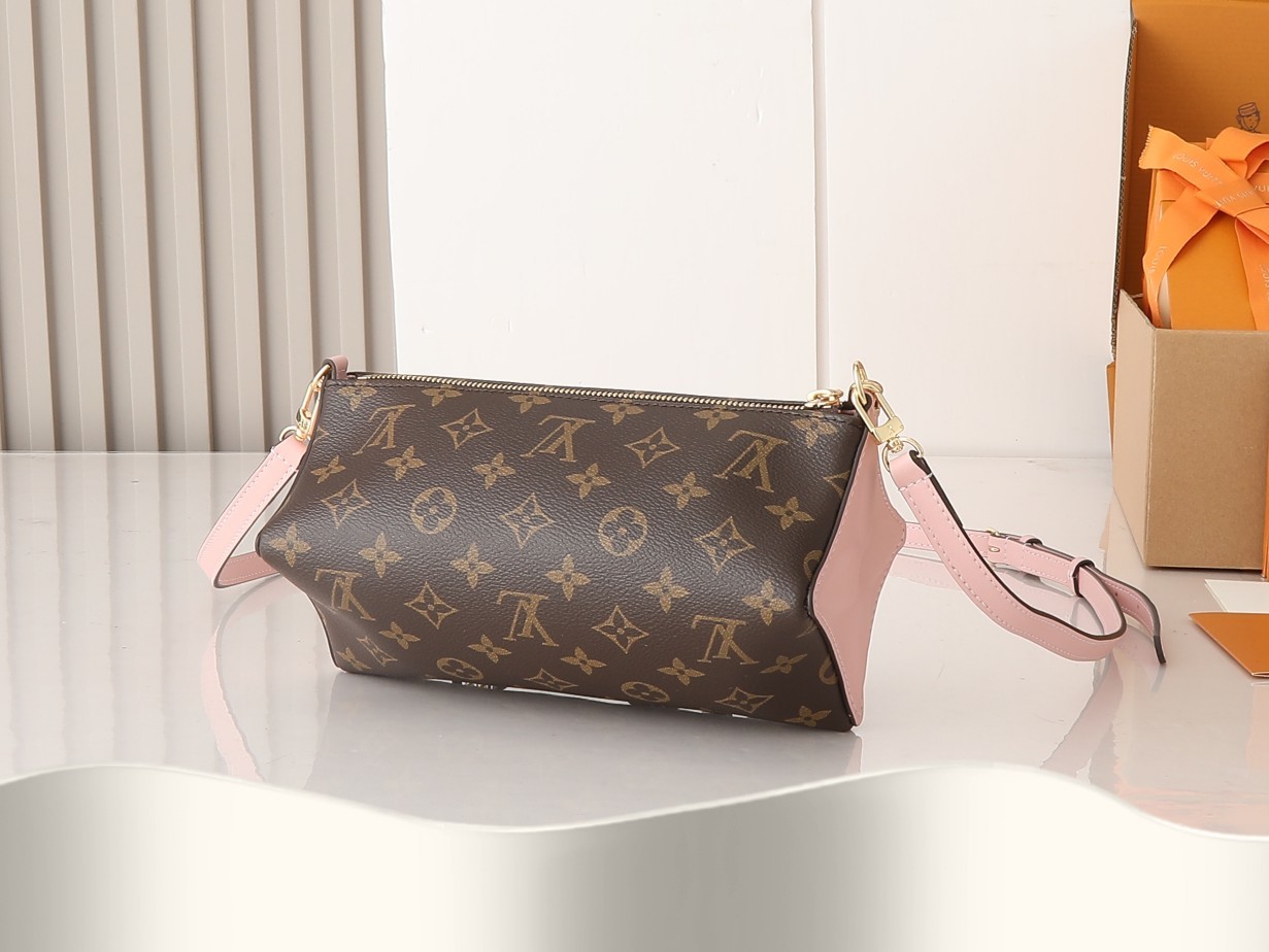 👉变码芯片版‼️顶级原单、加强版‼️Bloom Pouch 手袋拼接经典 Monogram 帆布和侧面的