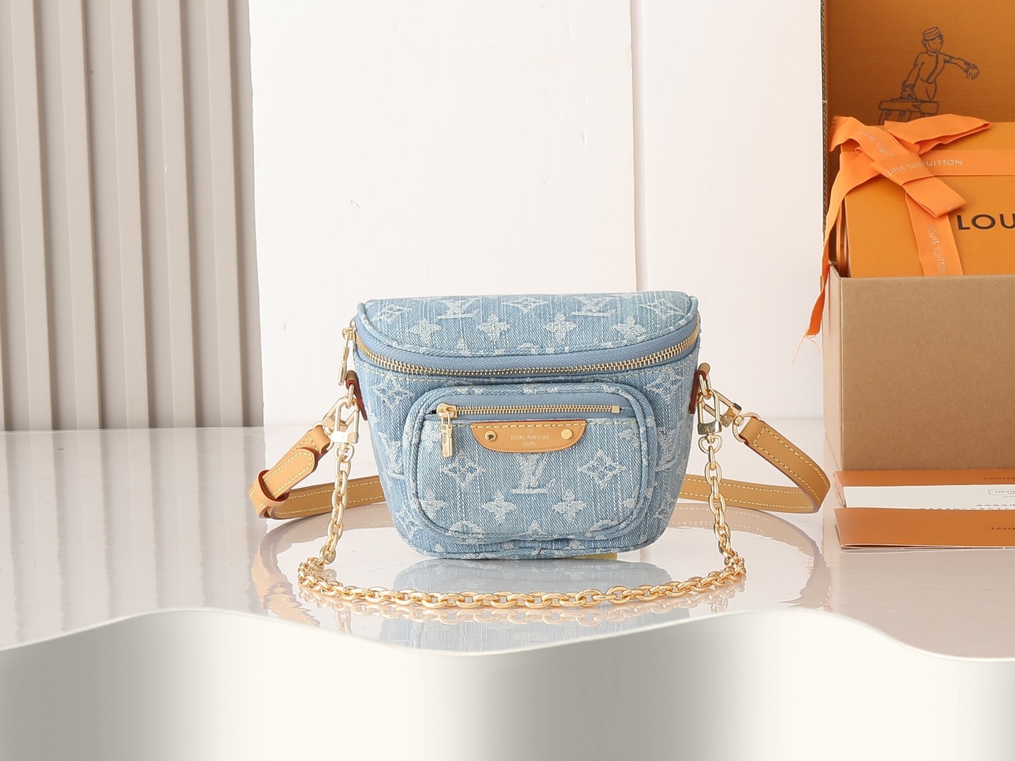 ‼️顶级原单,加强版‼️M83353 本款 Mini Bumbag 手袋为丹宁布织就 Monogram