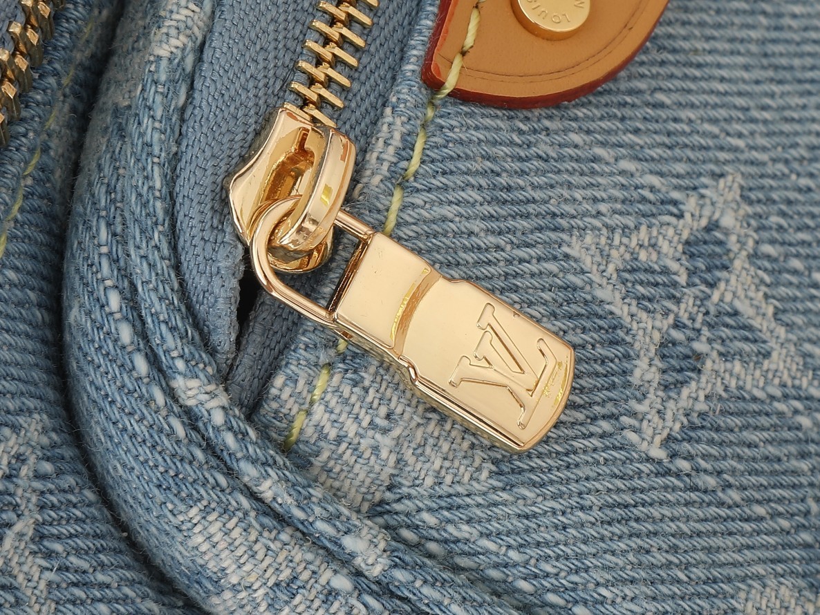 ‼️顶级原单,加强版‼️M83353 本款 Mini Bumbag 手袋为丹宁布织就 Monogram