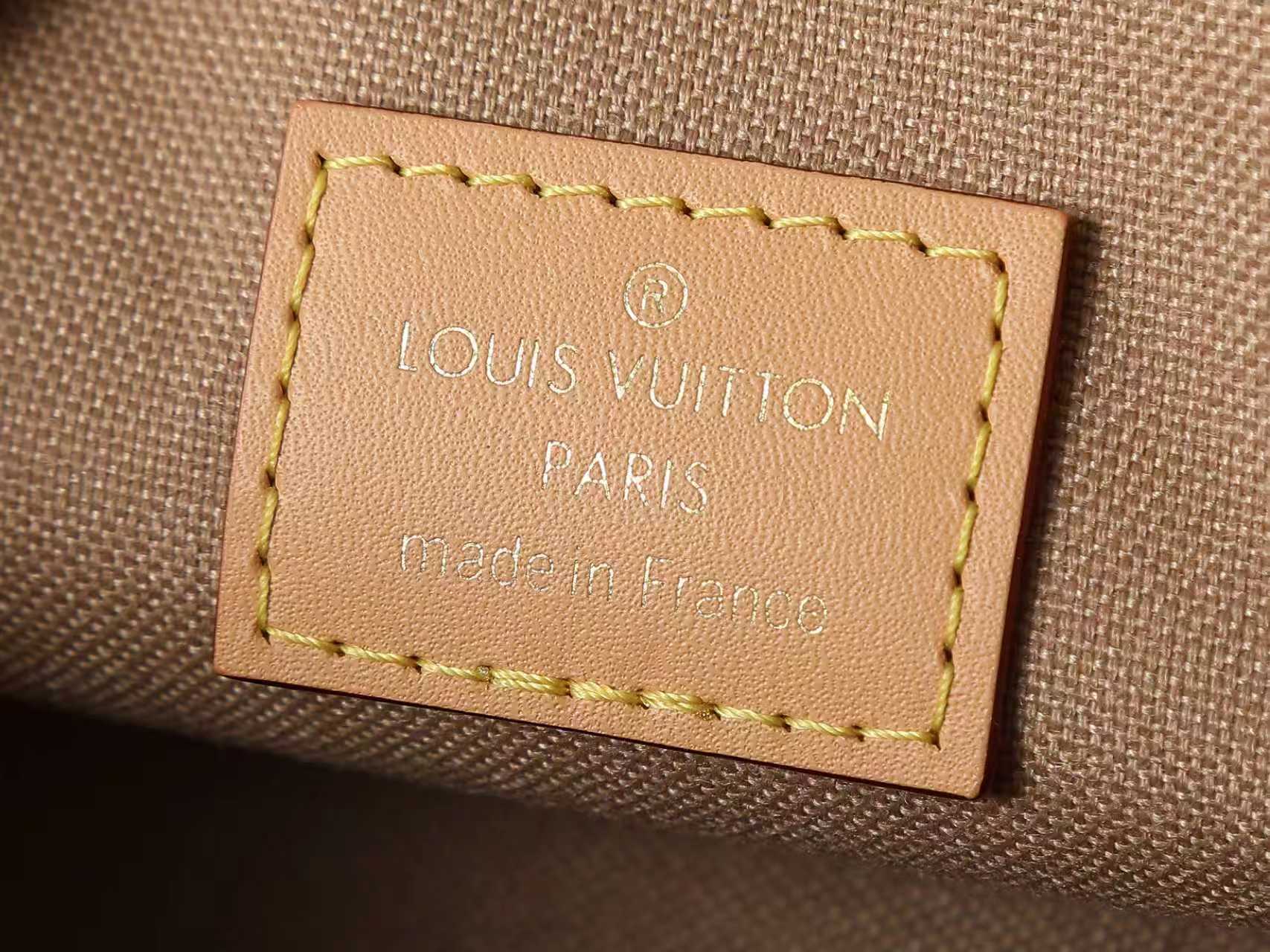 💰380【163C01动态芯片】‼️顶级原单、加强版‼️本款 Nano Alma 手袋浓缩 Alma 手袋的经典构型，为 2024 早春秀场的 Monogram Dune 帆布勾勒皮革饰边。精巧手柄和可拆卸并调节的肩带实现多种背携方式。
型號：M46895
尺寸：18 x 12 x 8 厘米 
(长度 x 高 x 宽)