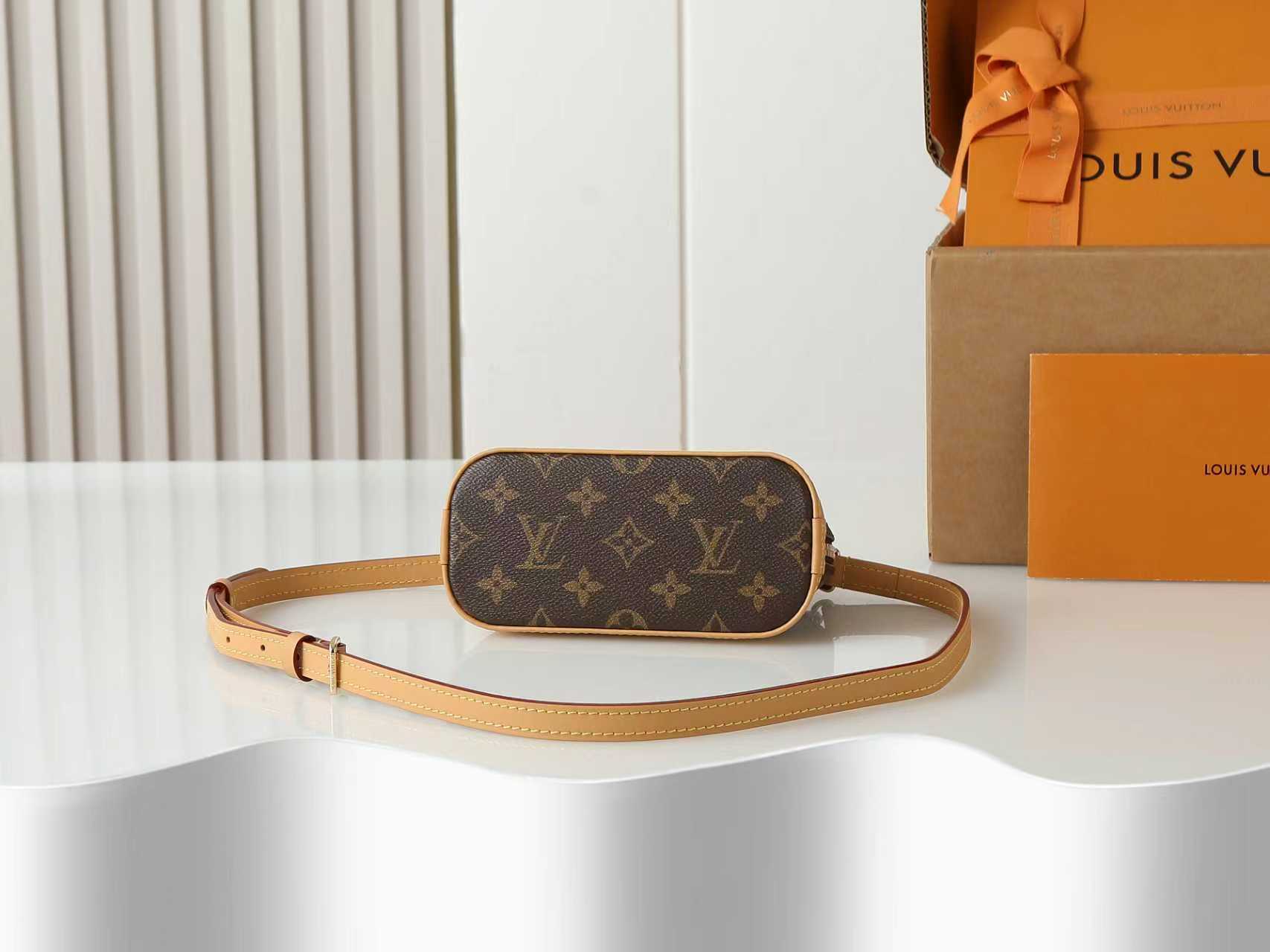 💰360【163C01动态芯片】‼️顶级原单、加强版‼️ New launch Nano Alma 手袋 用微型版本再现象征性的阿尔玛包的纳米阿尔玛。与天然皮革材质的装饰相协调的路易威登的签名Monogram帆布素材。结合传统的魅力和现代的功能性，精巧地制作的项目。打开双拉链的话，会露出具有惊人的充裕的收纳空间的内部的设计。利用两个皮革手柄和可调节的可拆卸肩带，可以演出多种风格。
型號：M82717
尺寸：18 x 12 x 8 厘米 
(长度 x 高 x 宽)