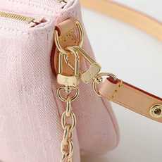 【163C01动态芯片】‼️顶级原单、加强版‼️Liv Pochette 手袋以淡雅 Monogram 【163C01动态芯片】‼️顶级原单、加强版‼️Liv Pochette 手袋以淡雅 Monogram