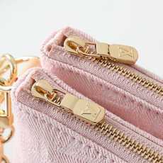 【163C01动态芯片】‼️顶级原单、加强版‼️Liv Pochette 手袋以淡雅 Monogram 【163C01动态芯片】‼️顶级原单、加强版‼️Liv Pochette 手袋以淡雅 Monogram