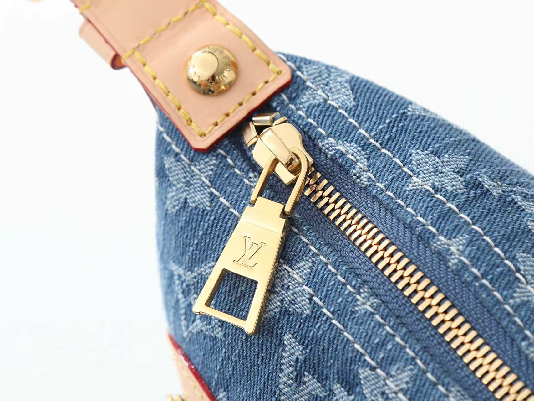 【163C01动态芯片】 M27329蓝色Denim Rendez-Vous 系列呈献新款限量 Bag 【163C01动态芯片】 M27329蓝色Denim Rendez-Vous 系列呈献新款限量 Bag