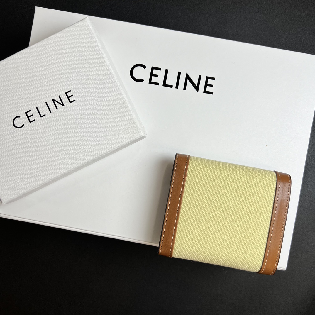 Celine Leather Wallet Review: Stylish, Durable, and Functional with Multiple Compartments - 图片 2