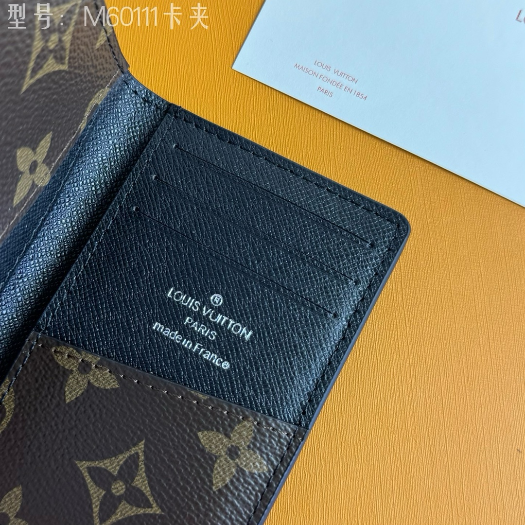 Louis Vuitton モノグラム マカッサー ポケット財布 - スタイリッシュで実用的