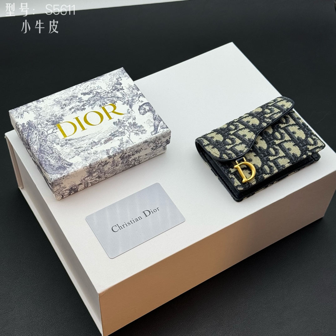 顶级质量#小牛皮专柜正品有售配图片盒子升级版零钱包DIOR.ObliqueSaddle零钱包非常有辨识度