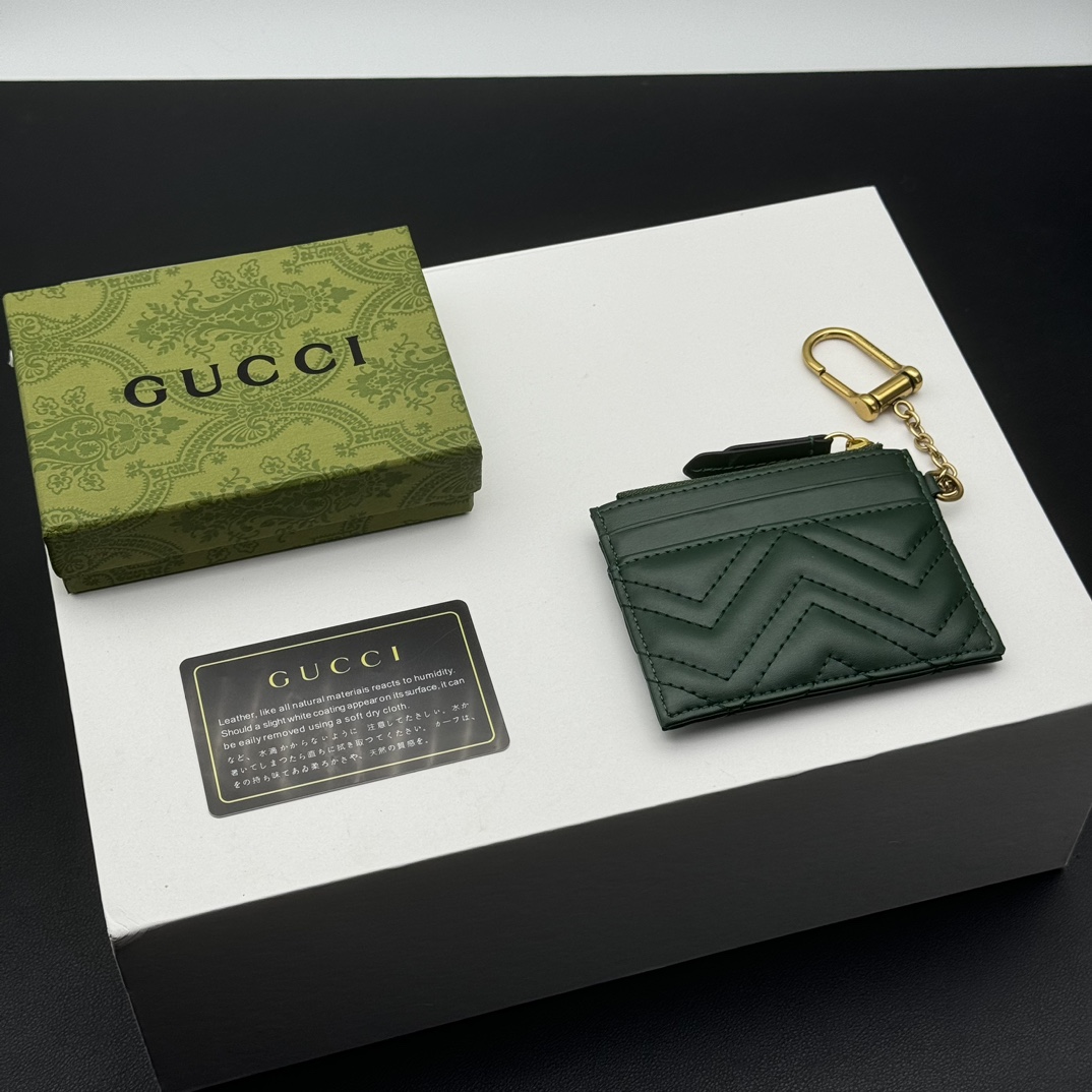 GUCCI GG Marmont カードケース ショルダー付きデザイン