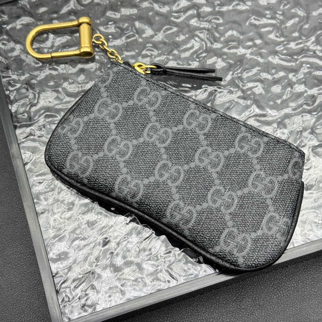 GG Supreme 小銭入れ 小牛皮製の高品質ポーチ