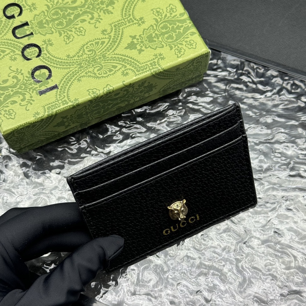 💎顶级原版
🇮🇹🇮🇹 G家最新卡包到货,也可作为卡包使用,是品牌主推的一款实用设计单品。经典GG图案是