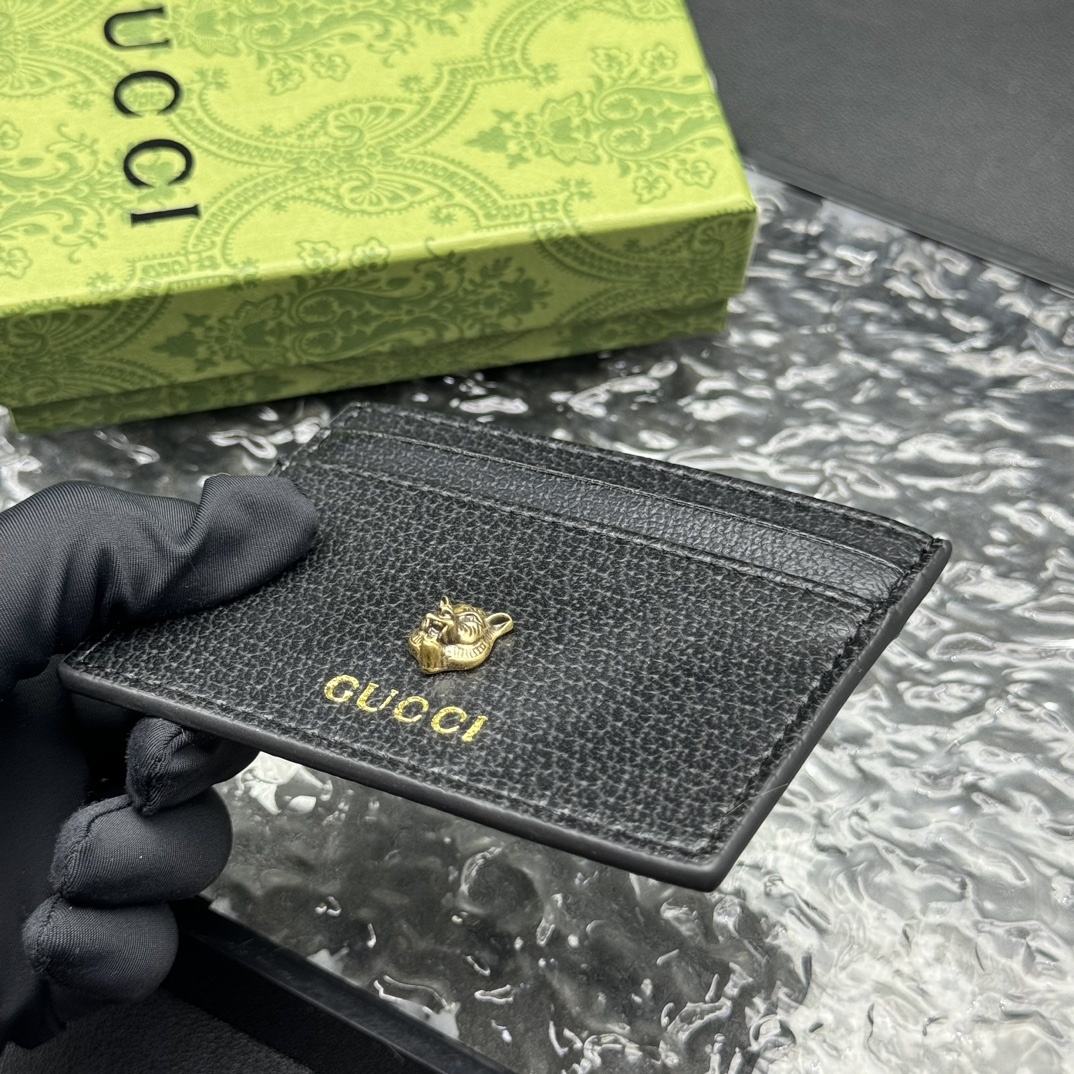 💎顶级原版
🇮🇹🇮🇹 G家最新卡包到货,也可作为卡包使用,是品牌主推的一款实用设计单品。经典GG图案是
