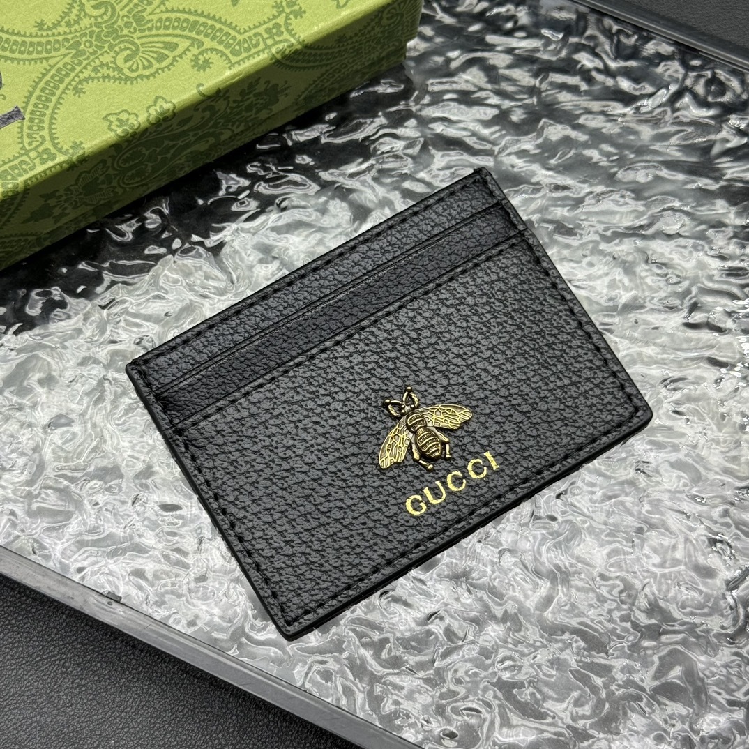 💎顶级原版
🇮🇹🇮🇹 G家最新卡包到货,也可作为卡包使用,是品牌主推的一款实用设计单品。经典GG图案是