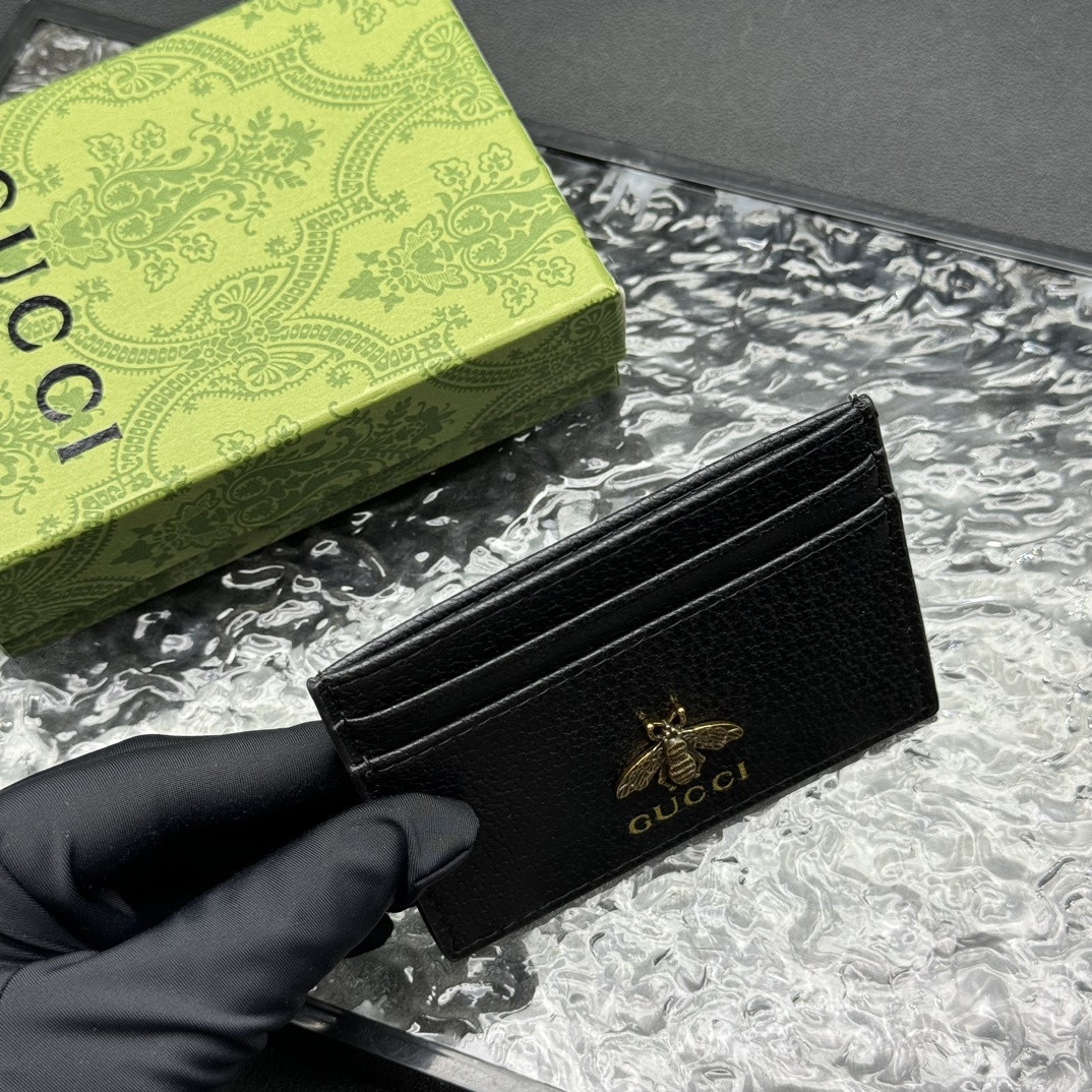 💎顶级原版
🇮🇹🇮🇹 G家最新卡包到货,也可作为卡包使用,是品牌主推的一款实用设计单品。经典GG图案是