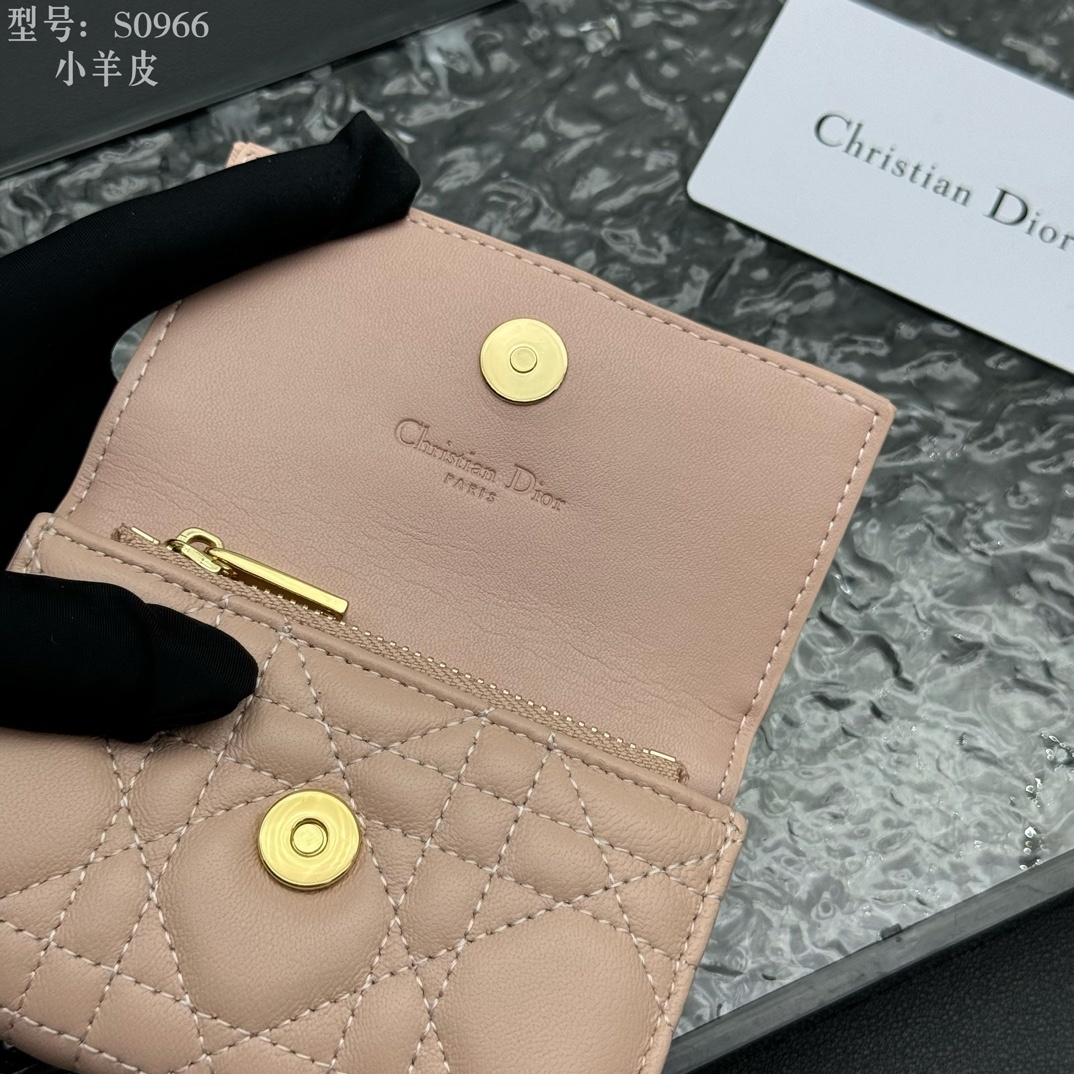 💎顶级质量 # 粉色
💕𝑫𝒊𝒐𝒓专柜正品有售💌内外全皮 
配图片盒子 独家实拍# 内置小香袋💕
这款M